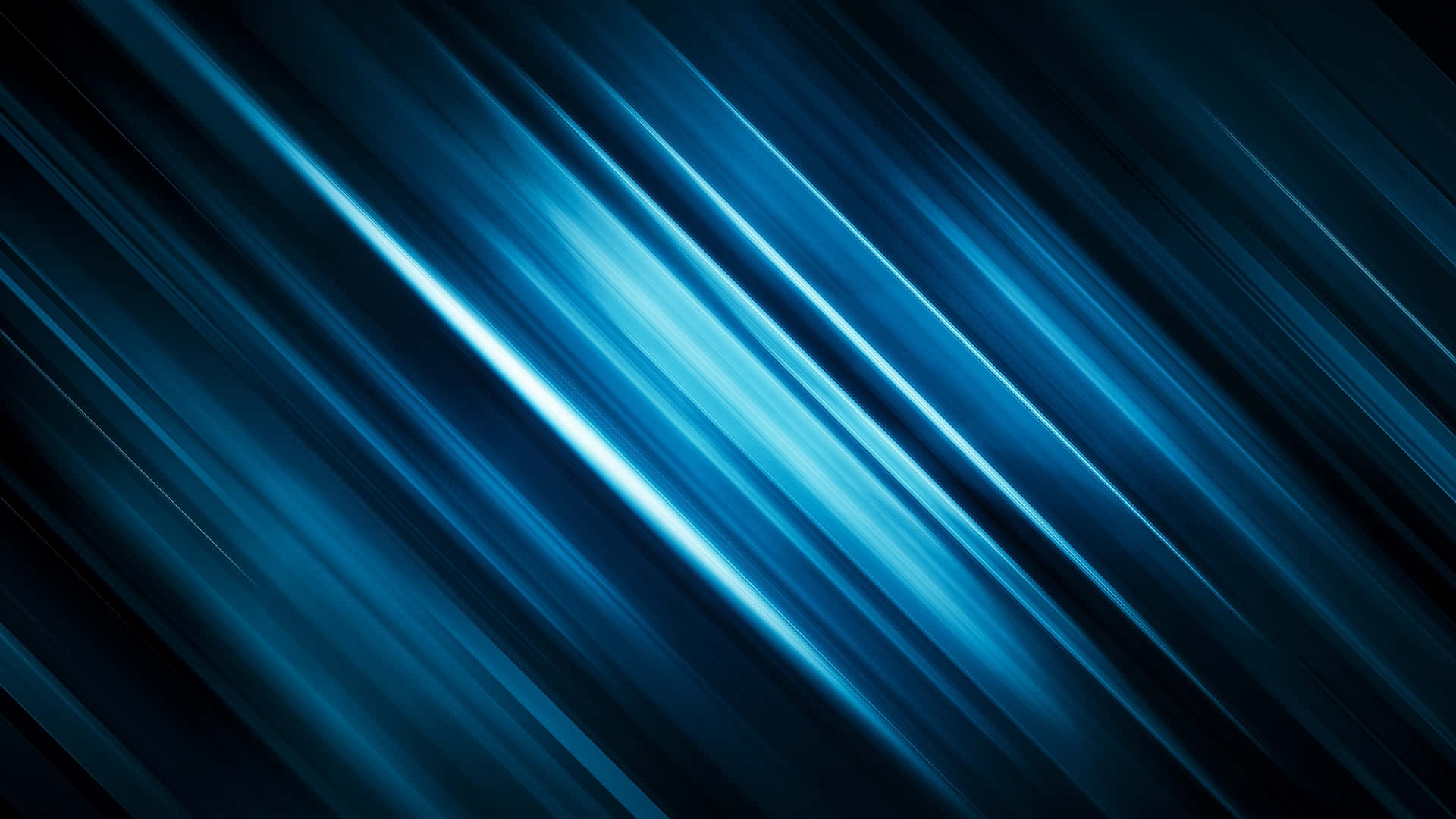  壁紙 — 動態的電藍色光斜紋在深黑色背景上模糊，產生高速運動效果。