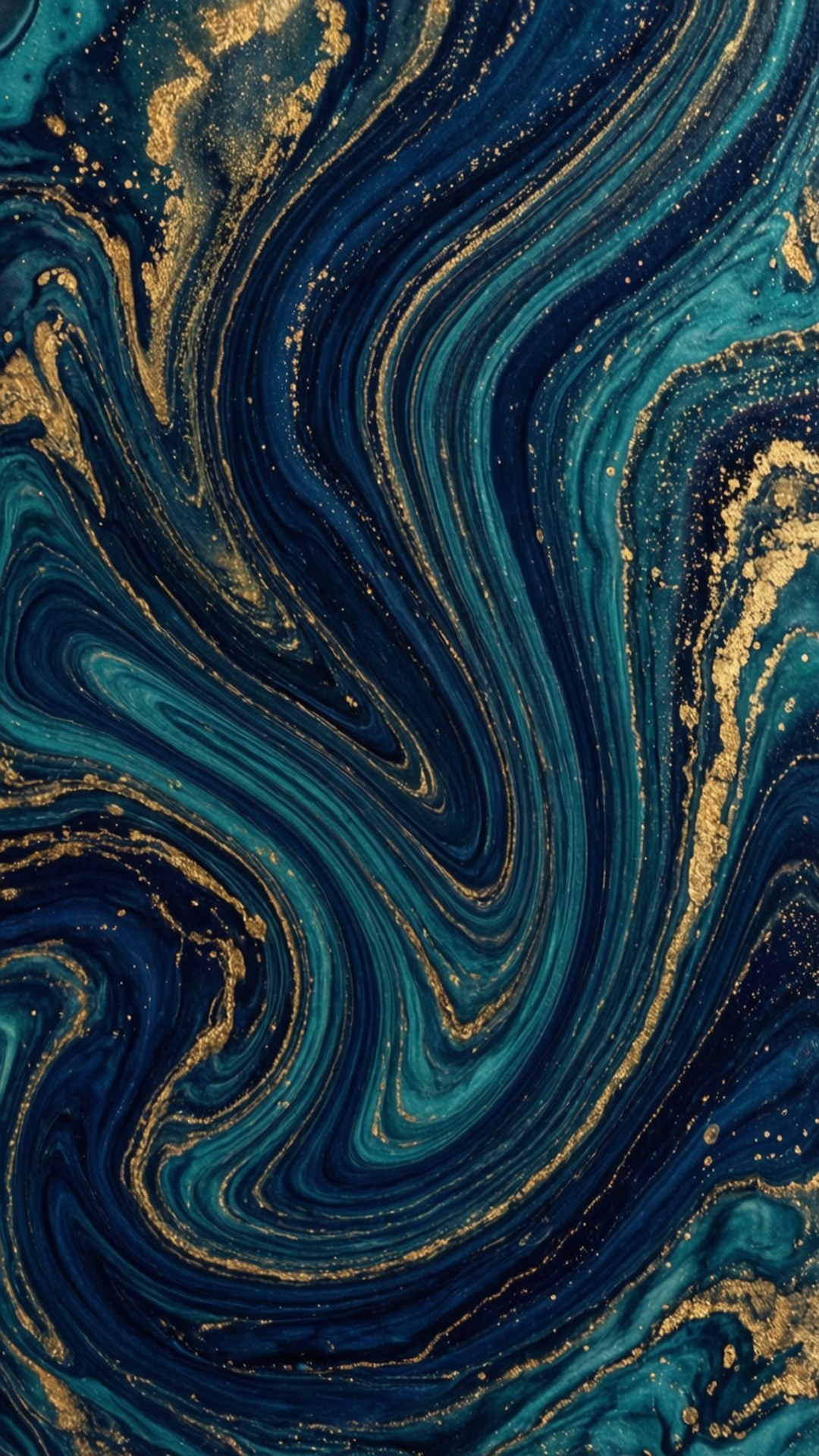 Fluid Gold Marble 壁紙 — 深藍綠色和閃爍金色的動態漩渦營造出奢華的抽象流體藝術構圖。