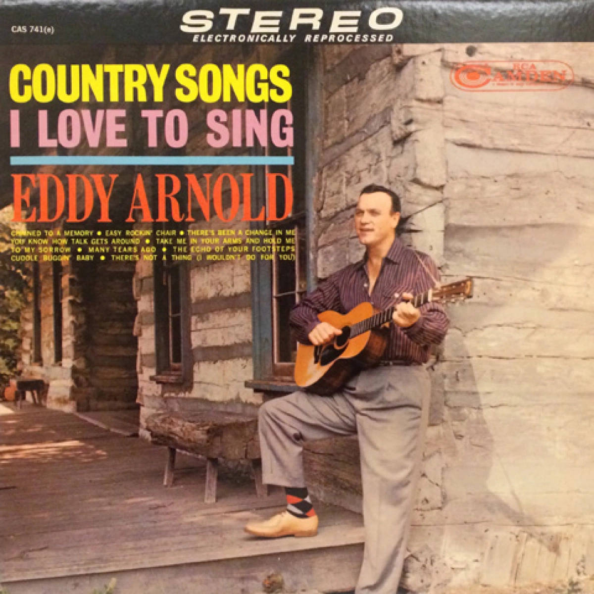 Album Cover 桌布 壁紙 — Eddy Arnold 坐在門廊上，在明亮的日光下，手持一把原聲吉他，背景是一間風化的木屋。