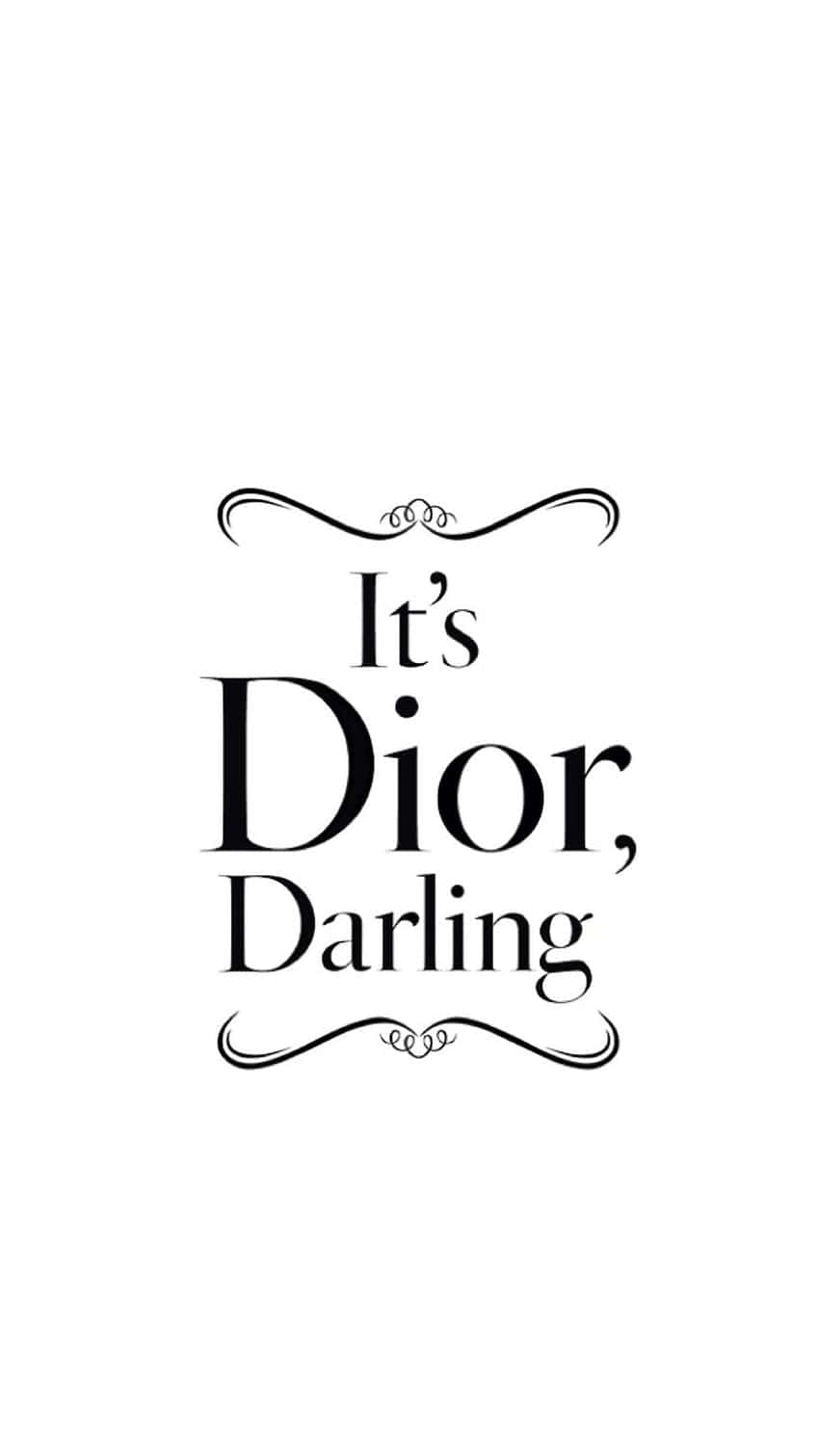  壁紙 — 優雅的黑色字體寫著「It's Dior, Darling」，並以華麗的漩渦紋框在純白背景上。