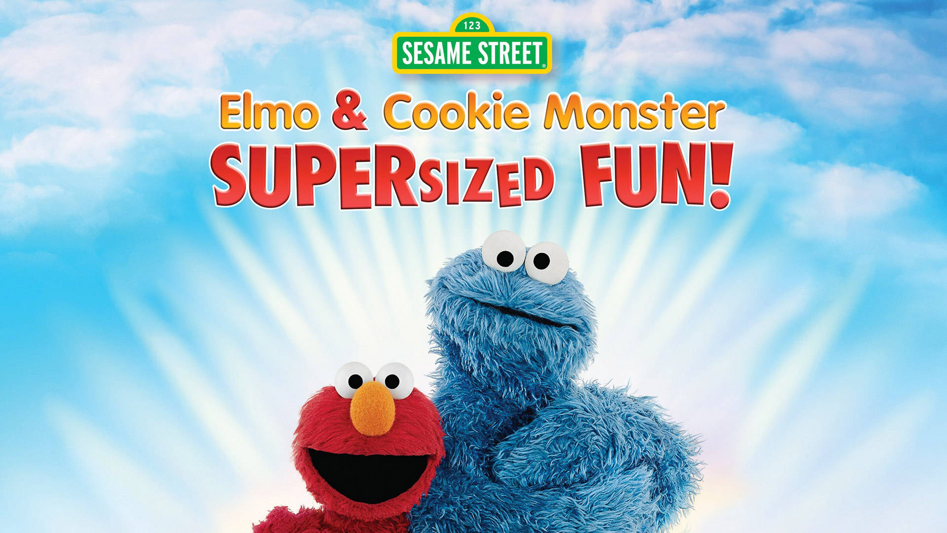 Elmo 桌布 壁紙 — Elmo 和 Cookie Monster 在晴朗的藍天、蓬鬆的雲朵和陽光射線中燦爛地微笑。