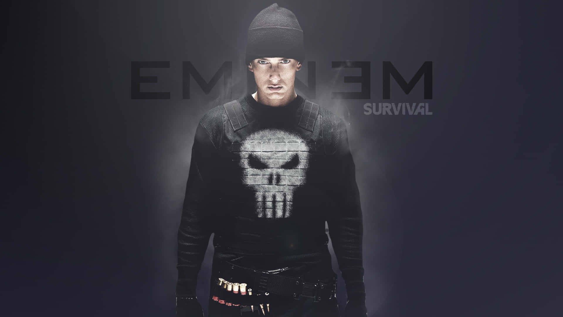 阿姆 桌布 壁紙 — Eminem 在昏暗的錄音室中穿著骷髏衫和毛帽，身後有「EMINEM SURVIVAL」字樣，眼神專注。