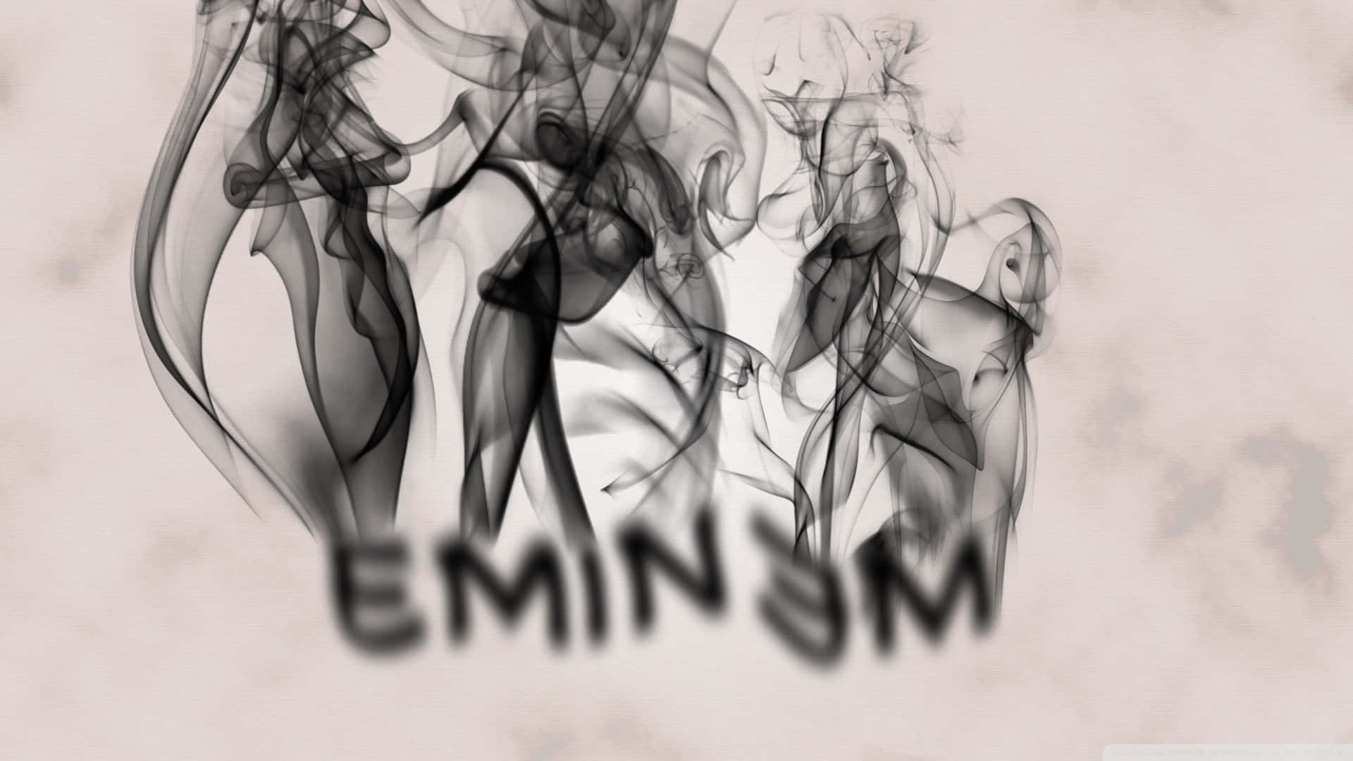 阿姆 桌布 壁紙 — Eminem 的名字從旋轉的黑煙中浮現，背景是柔和的米色。