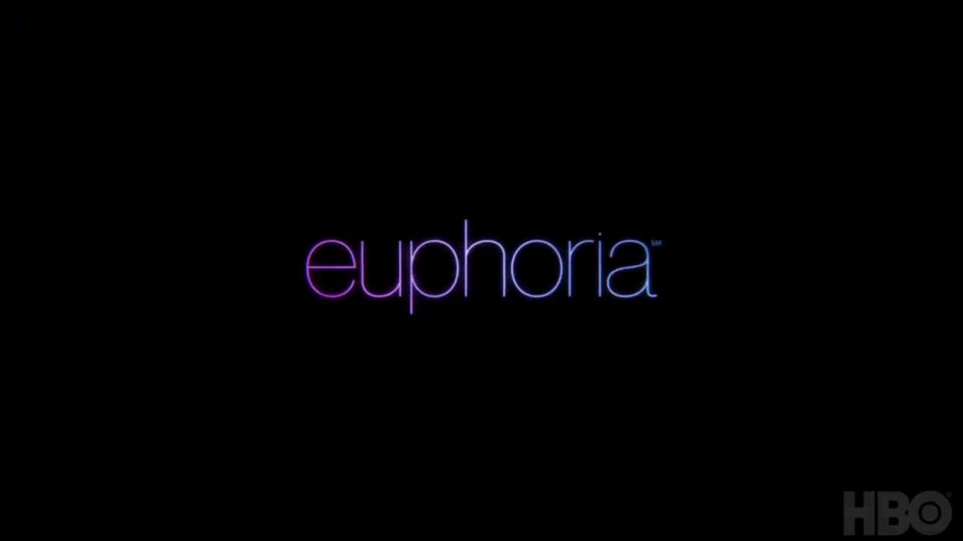 愉悅 桌布 壁紙 — 「euphoria」這個詞在漆黑背景上以紫色和藍色漸變霓虹燈發光，角落有HBO標誌。