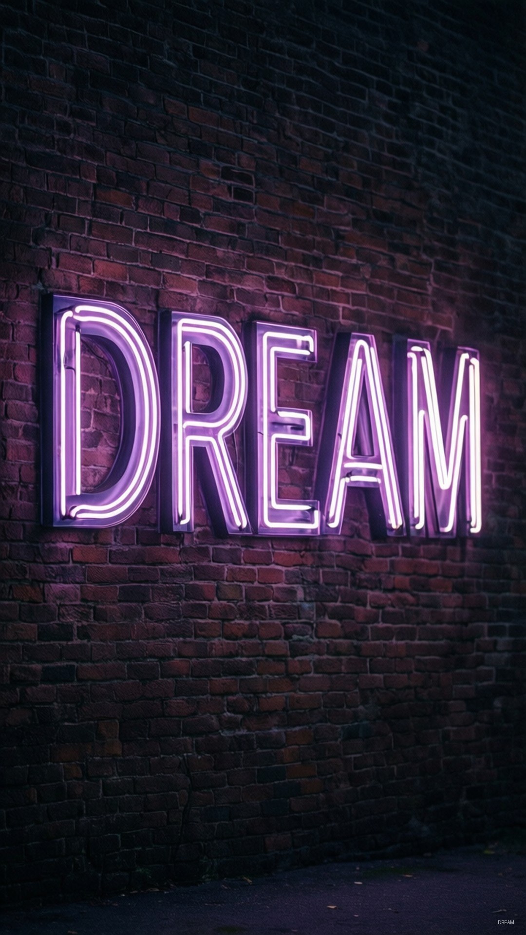 夜間安裝在磚牆上，帶有dream字樣的紫色霓虹燈牌 — iPad 壁紙