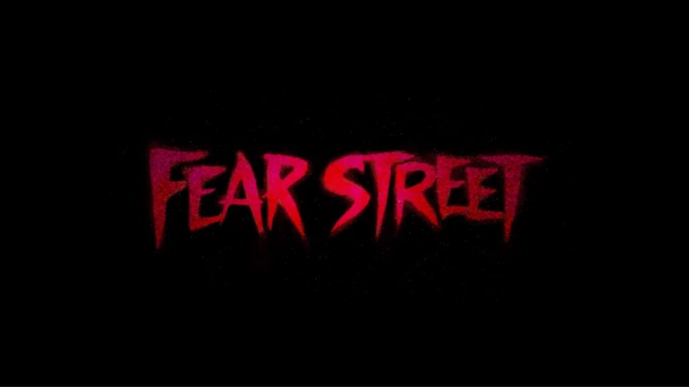 標誌 桌布 壁紙 — 「FEAR STREET」字樣以鋸齒狀紅色字體在漆黑背景中發光。
