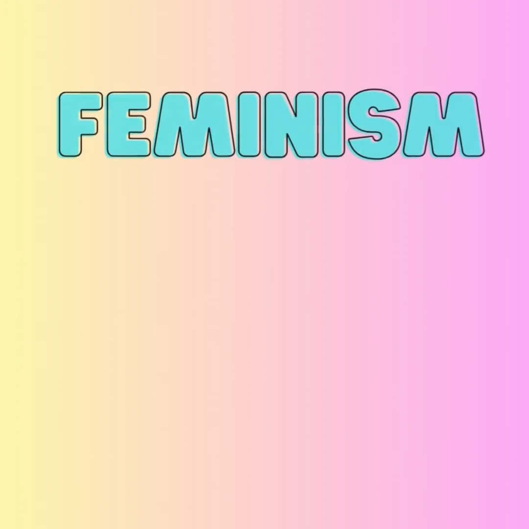  壁紙 — 粗體青綠色字母拼成的「feminism」一詞，漂浮在從黃色到粉紅色的柔和粉彩漸變背景上。