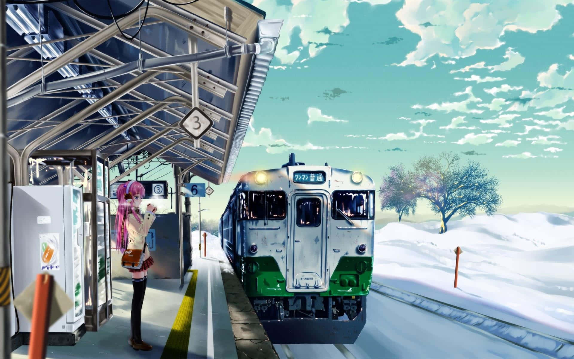  壁紙 — 一個粉紅色頭髮的動漫女孩在雪地火車站等候，一列綠色和銀色的火車在明亮的藍天下駛近。