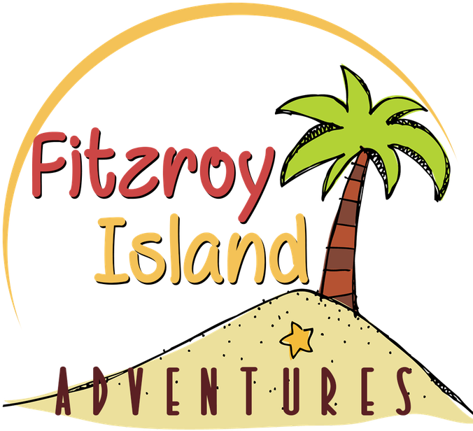 熱帶 桌布 壁紙 — Fitzroy Island Adventures 的卡通風格標誌，沙島上有一棵棕櫚樹、一顆星星和彎曲的太陽弧線。