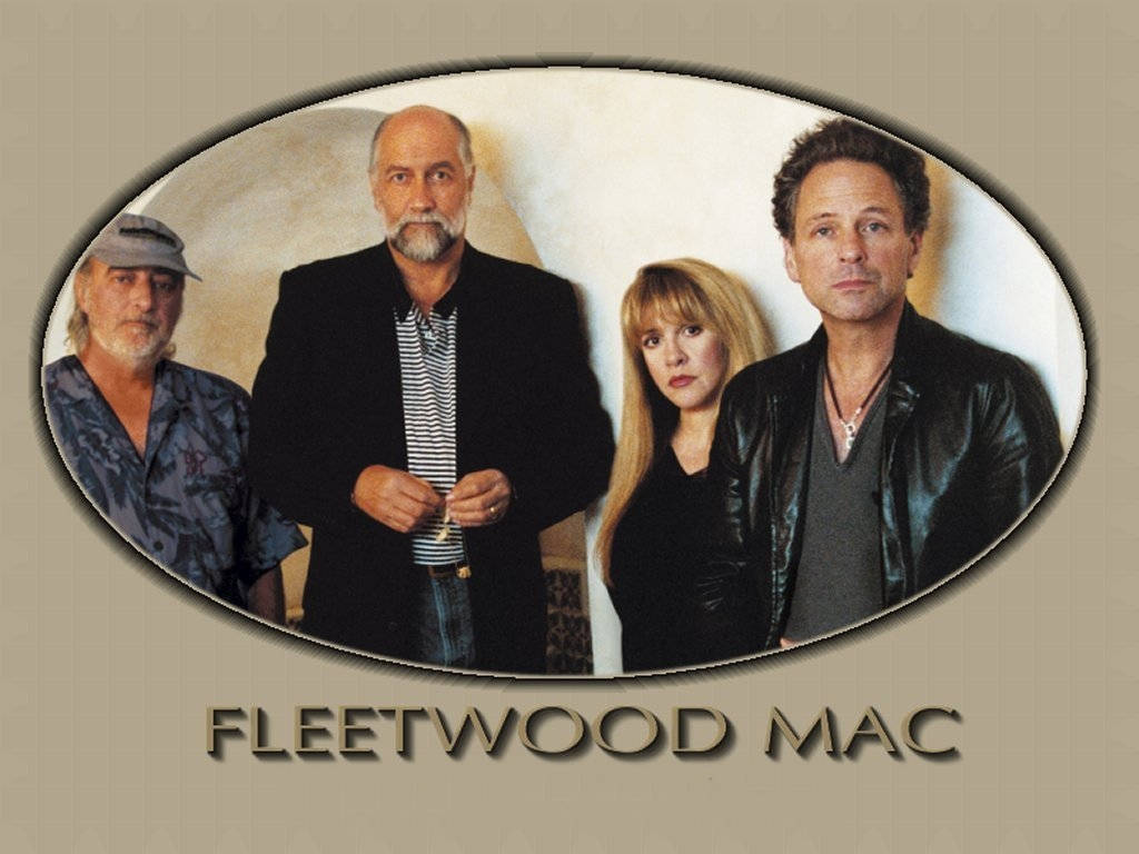 band 桌布 壁紙 — Fleetwood Mac 樂團成員在米色背景的橢圓形框架中擺姿勢，下方有他們的名字。