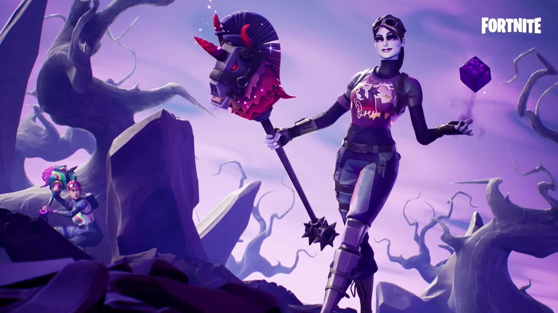  壁紙 — 在神秘暮色天空下，扭曲的紫色樹木間，一個Fortnite角色揮舞著惡魔斧頭。
