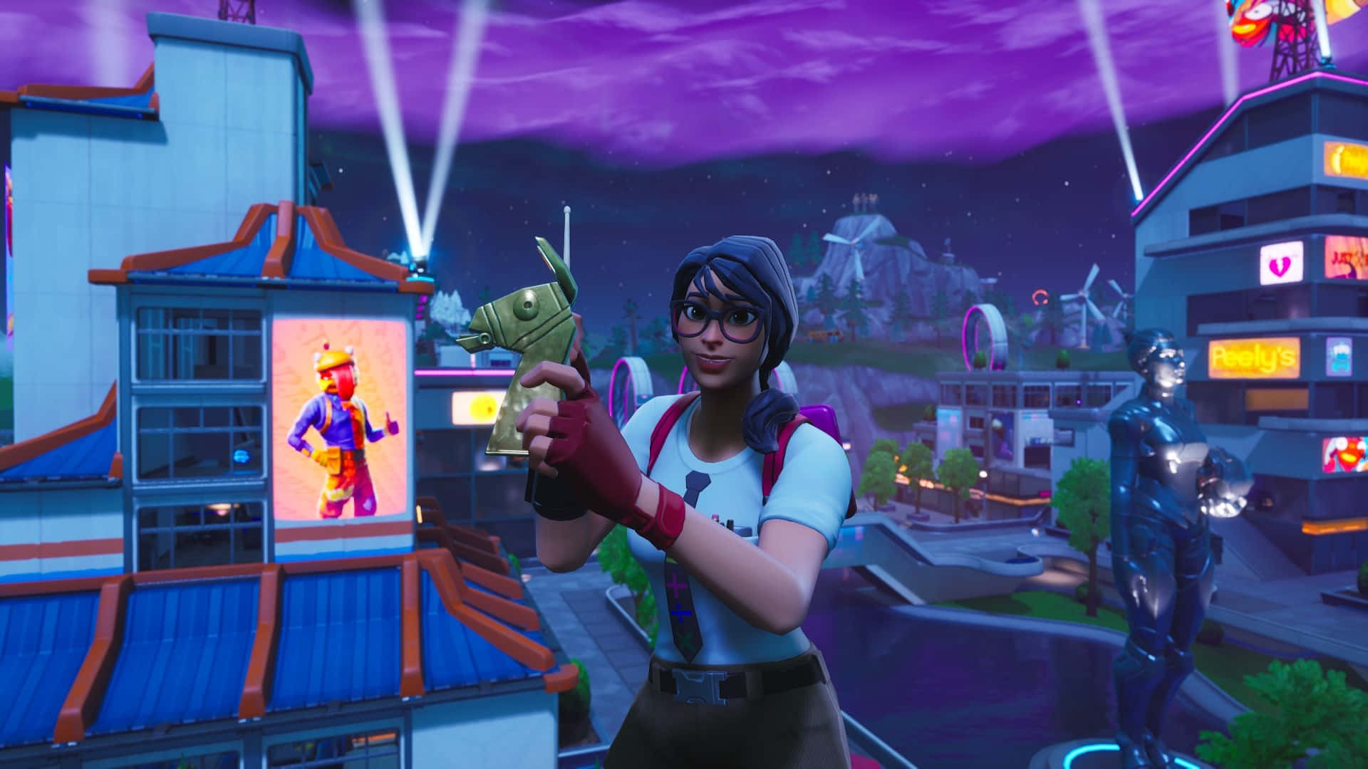  壁紙 — 一個Fortnite角色在紫色天空下，於霓虹燈照亮的未來城市中手持金色馬頭。