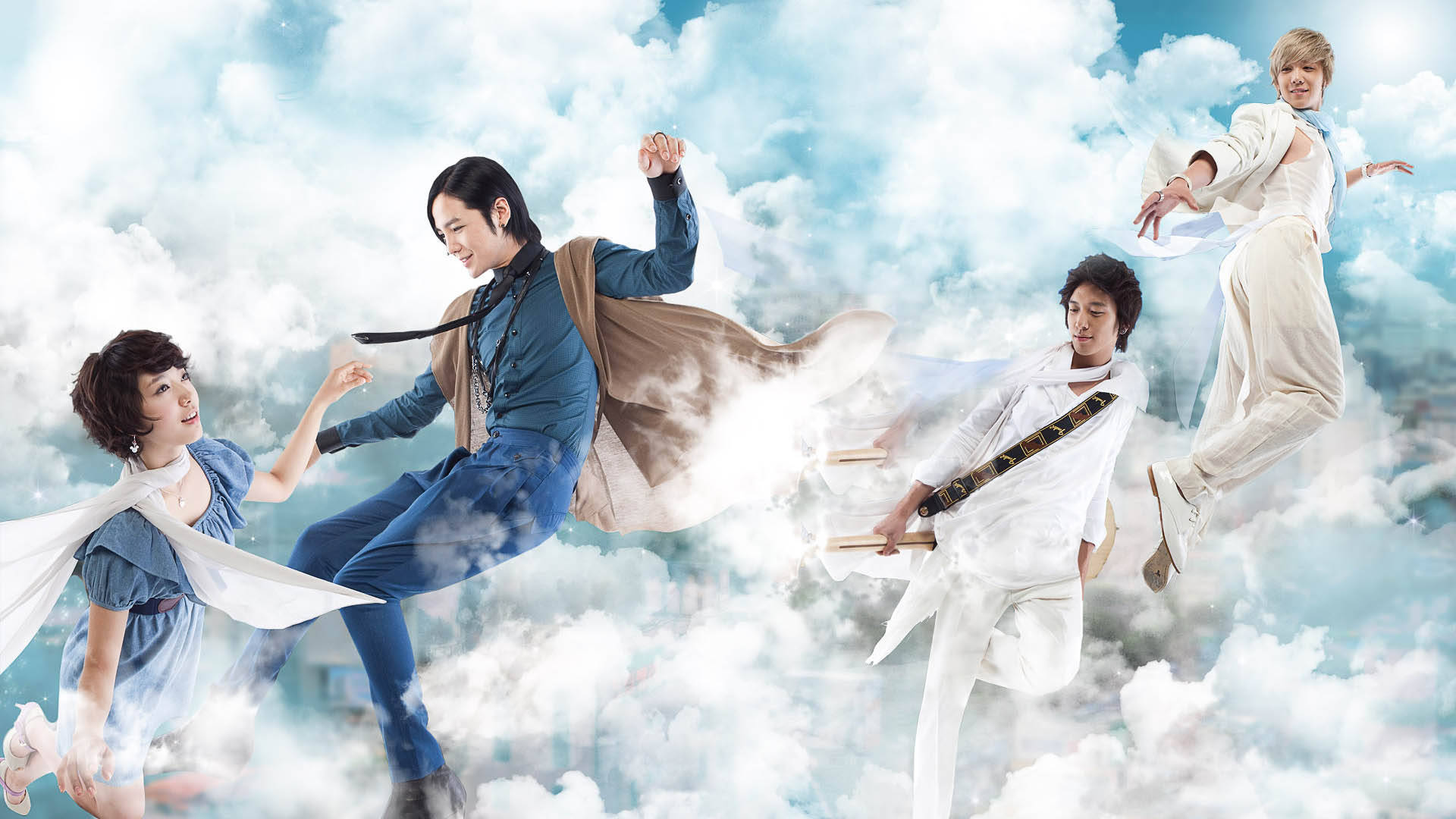 四個人披著斗篷，帶著歡樂的表情在雲中飛翔。 — 韓劇 壁紙