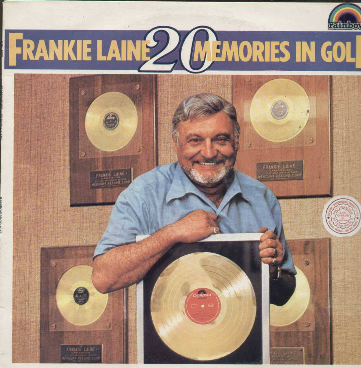 artist 桌布 壁紙 — Frankie Laine 自豪地微笑，手持一個鑲框的金唱片，面前是一面掛滿他其他金唱片的牆。