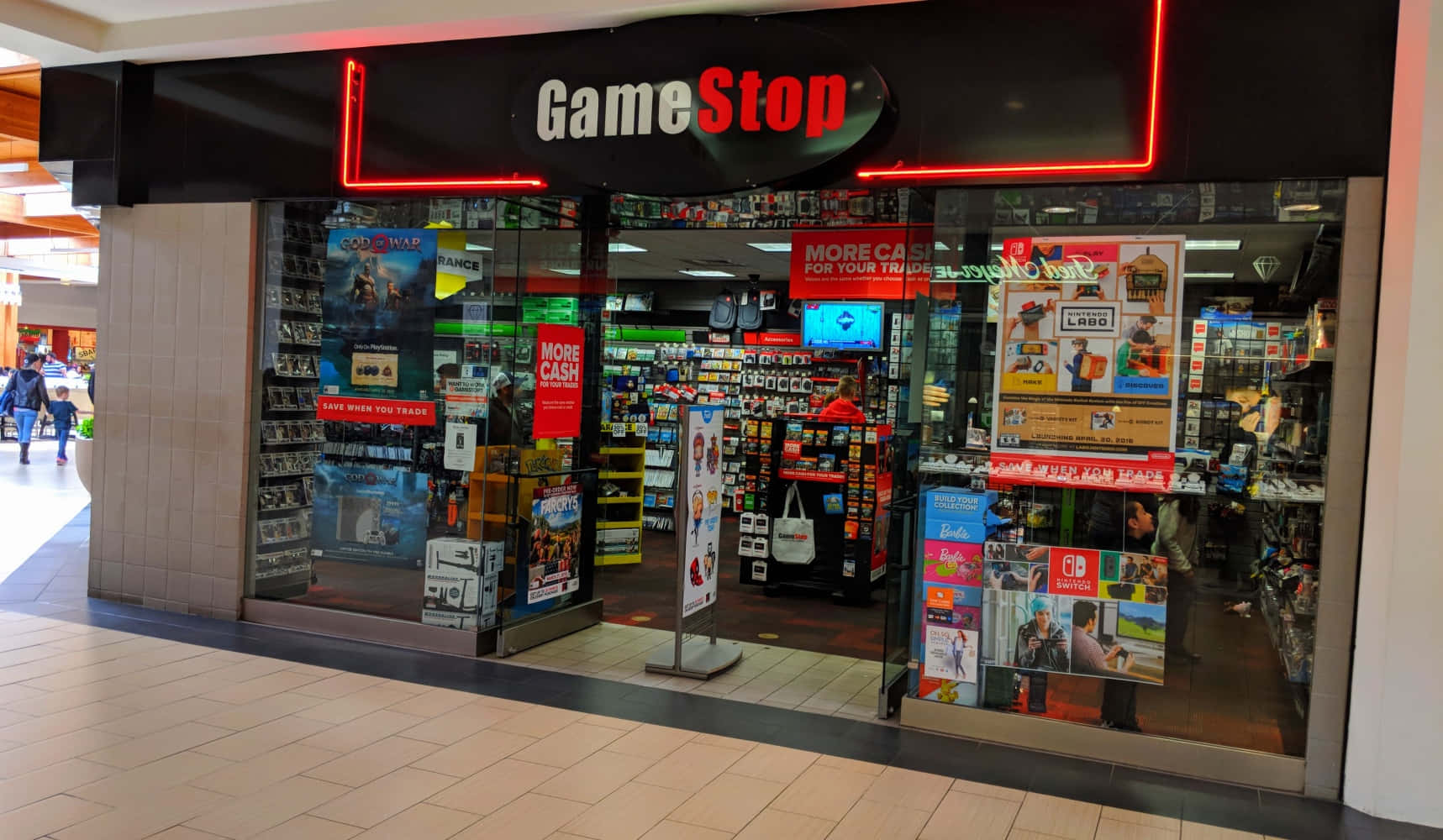 Game Stop - 一間門口掛著招牌的商店 壁紙