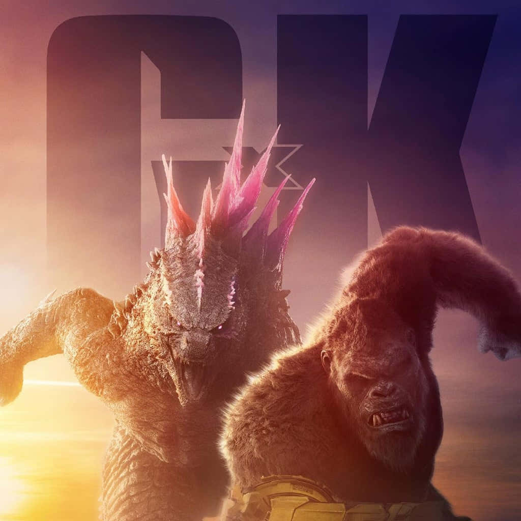 Godzilla X Kong The New Empire 桌布 壁紙 — 哥吉拉與金剛在戲劇性的日落戰鬥中碰撞，發光的背鰭和巨大的剪影映襯著火熱的天空。