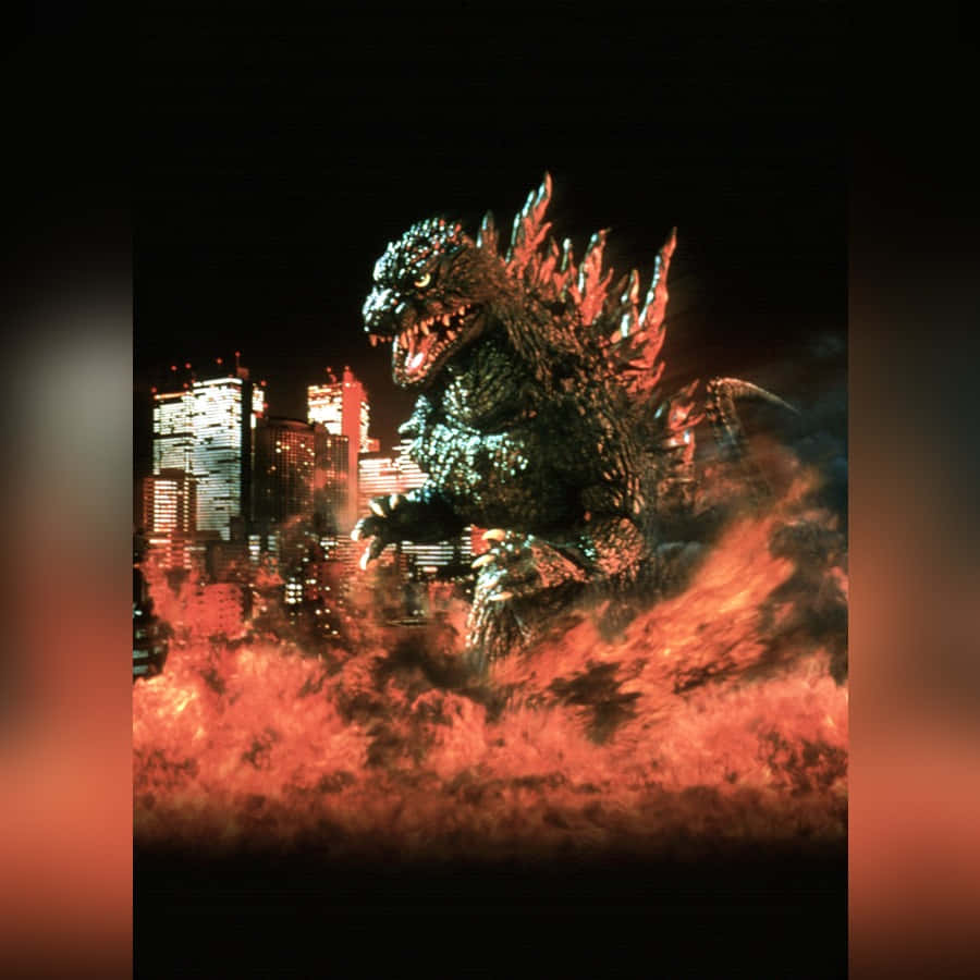Godzilla City Destruction 桌布 壁紙 — 哥吉拉在夜間城市景觀中，身後有發光的摩天大樓，在烈火毀滅中咆哮。