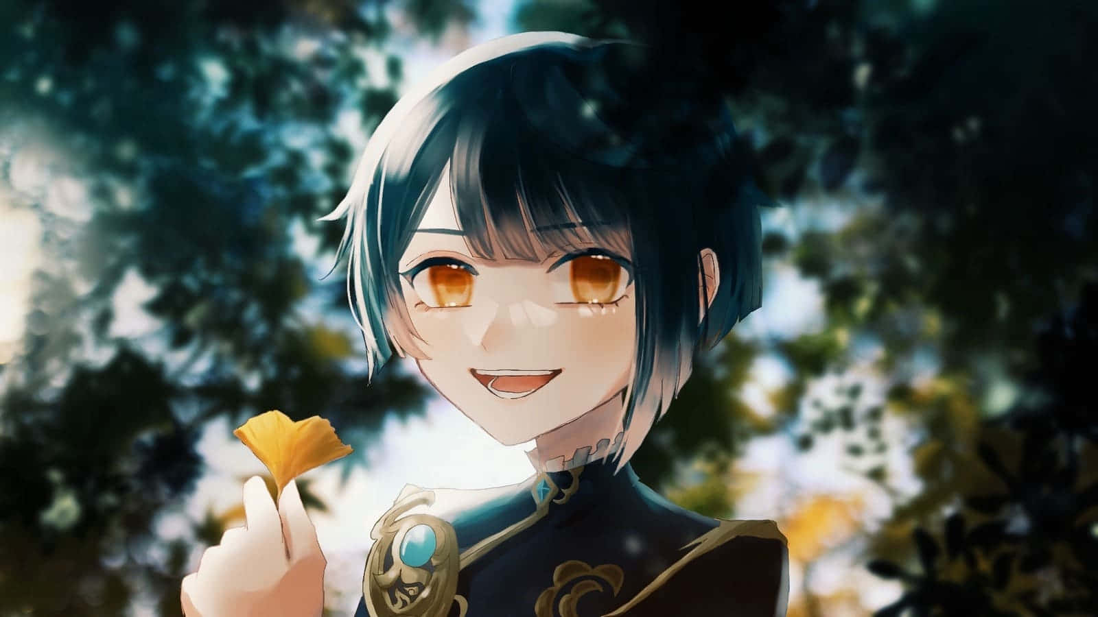 Genshin Impact Xingqiu 桌布 壁紙 — 一個開朗的動漫女孩，短黑髮和琥珀色眼睛，拿著一片金色銀杏葉，背景是柔和模糊的森林。