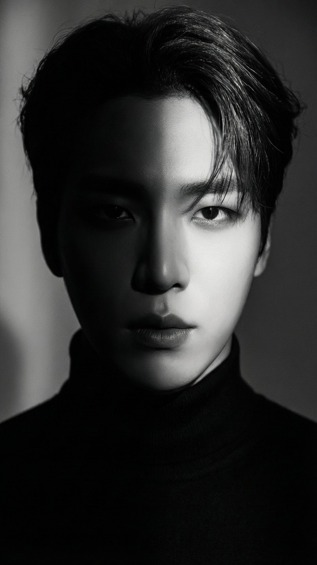 Taemin Black and White 壁紙 — 一個黑白色肖像，年輕男子深色頭髮，眼神銳利，穿著高領毛衣。