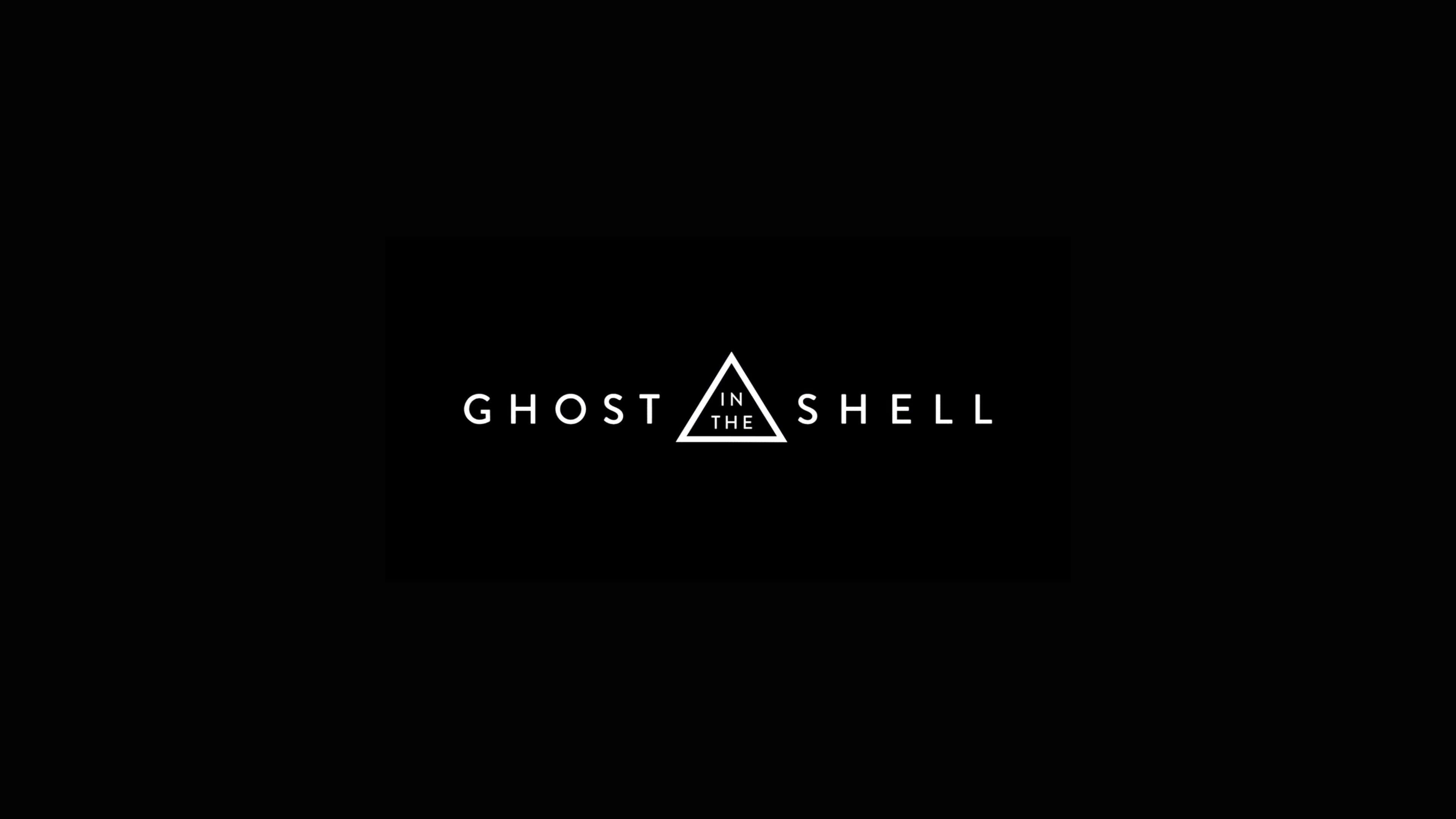 攻殼機動隊 桌布 壁紙 — Ghost in the Shell 標誌以白色文字和三角形居中在純黑色背景上。