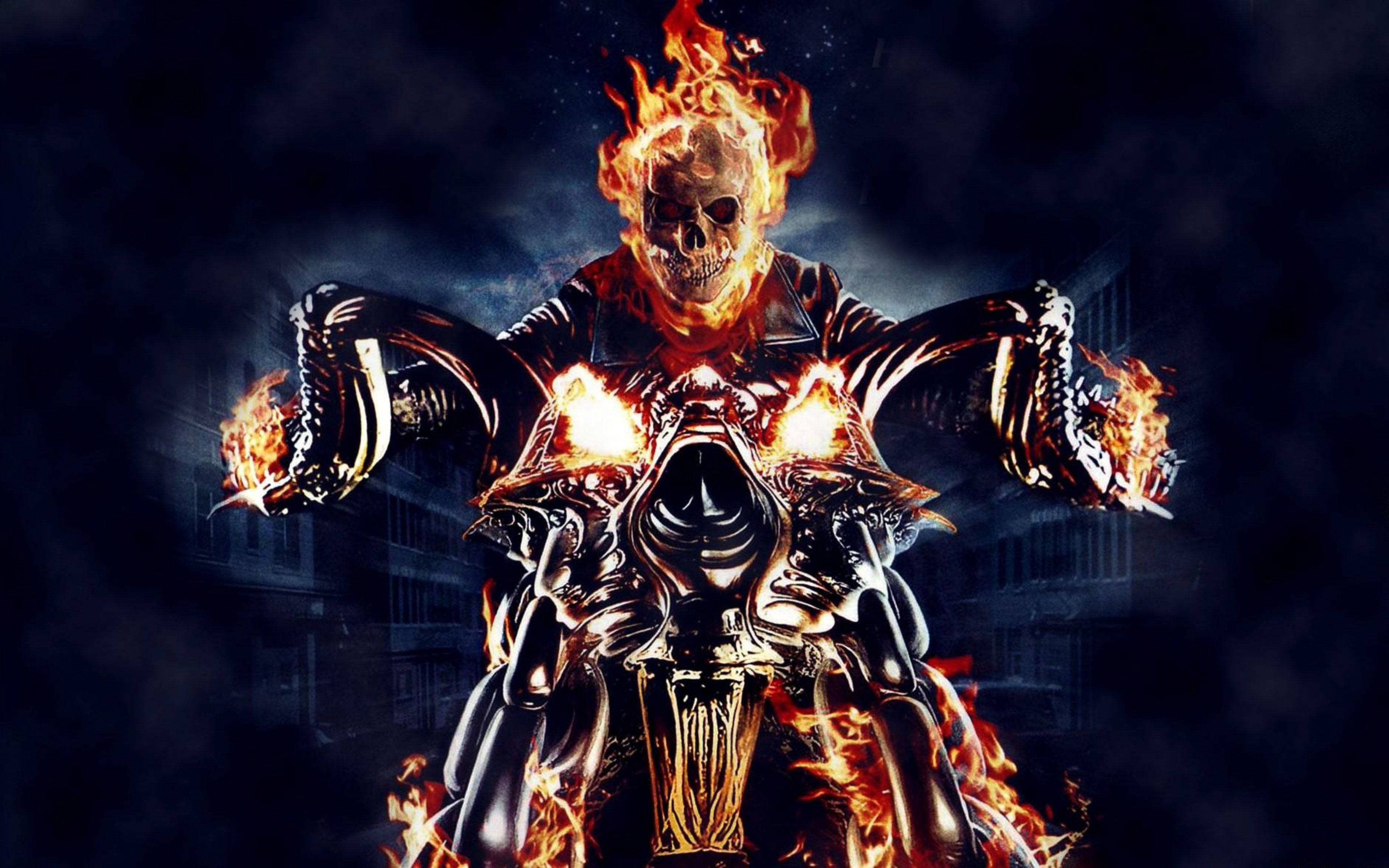 骷髏動圖 桌布 壁紙 — Ghost Rider 騎著一輛火焰摩托車，骷髏頭被火焰吞噬，背景是黑暗的城市。