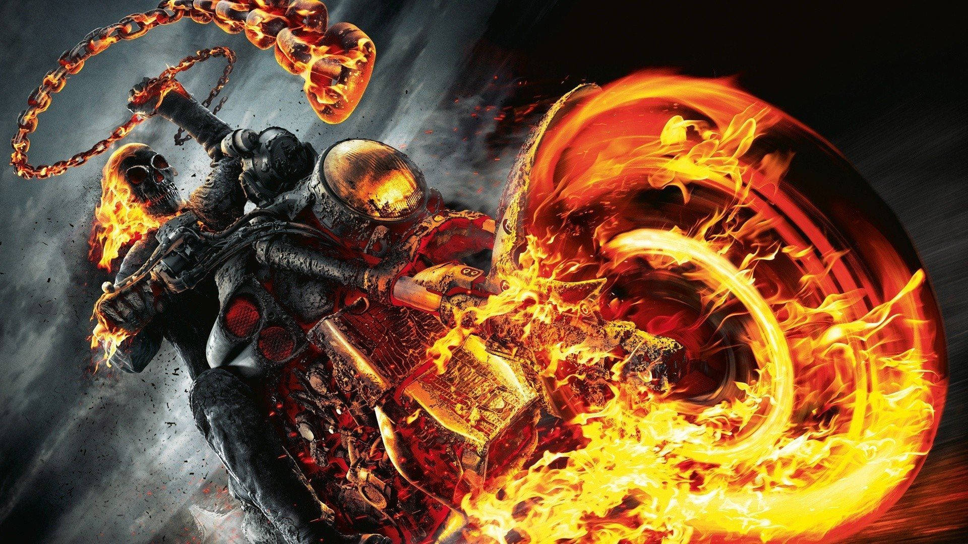鬼 Rider 桌布 壁紙 — Ghost Rider 騎著一輛火焰摩托車穿過黑暗風暴的天空，一條火鏈在他骷髏頭盔周圍旋轉。