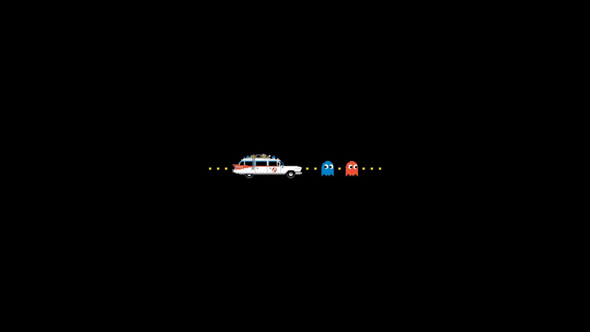  壁紙 — Ghostbusters Ecto 1 車和兩個 Pac-Man 鬼魂並排站在黑色背景的虛線上。