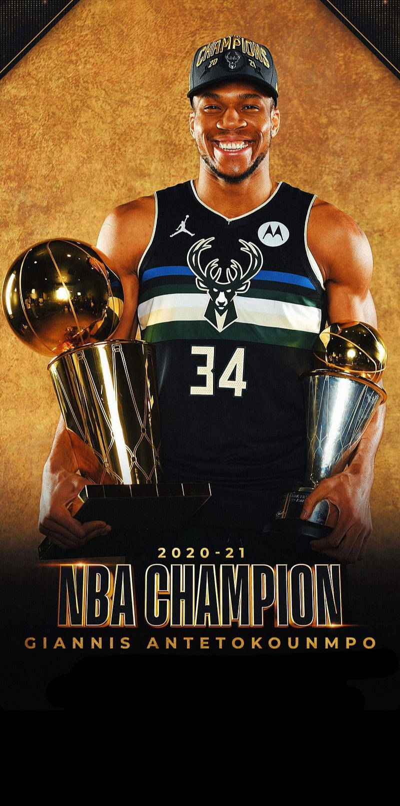 Giannis Antetokounmpo 身穿球衣手持NBA冠軍獎盃。 — NBA總決賽 壁紙