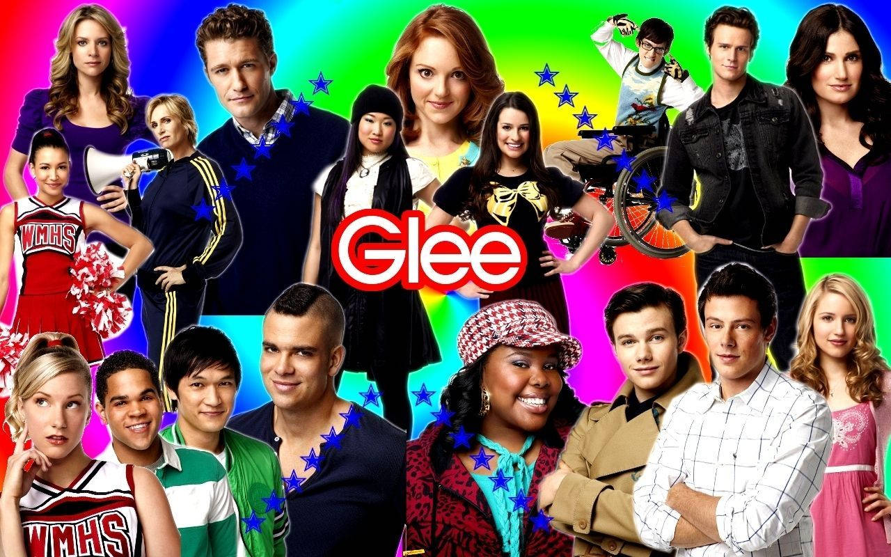 tv 桌布 壁紙 — Glee 演員陣容在彩虹背景和藍色星星前擺出姿勢的鮮明拼貼畫。
