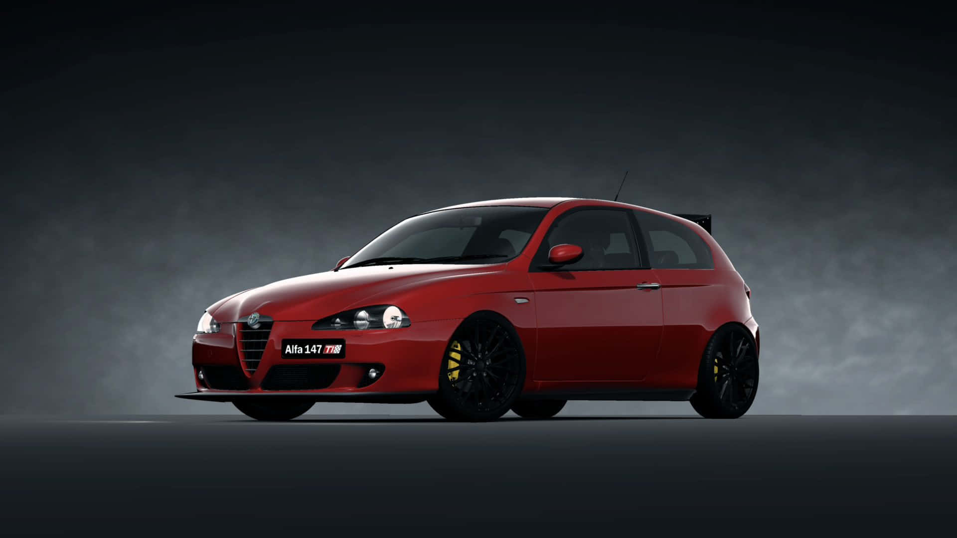 Alfa Romeo 147 桌布 壁紙 — 一輛光澤的紅色Alfa 147 TiM跑車，配備黑色輪圈和黃色煞車卡鉗，在煙霧瀰漫的黑暗工作室背景中蓄勢待發。
