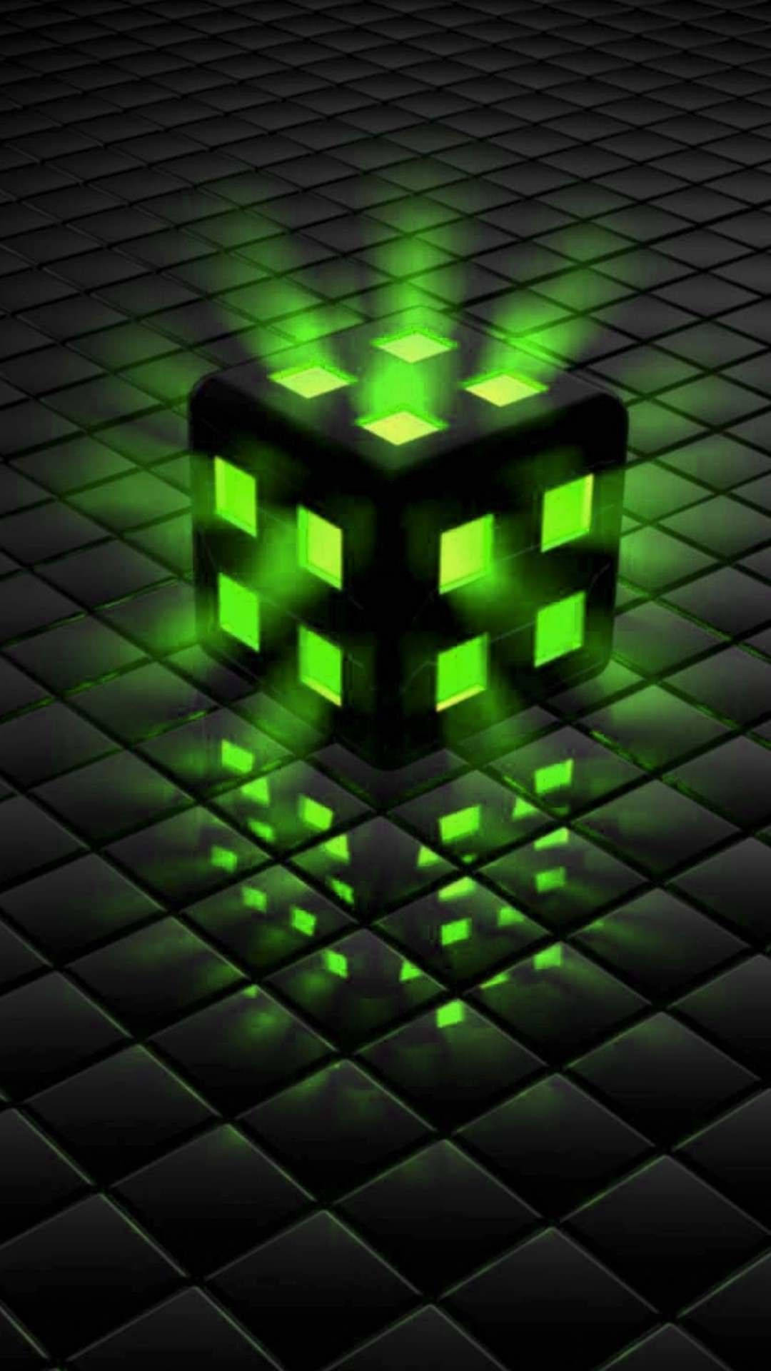 深色瓷磚地板上帶倒影的發光綠色立方體 — 3D 壁紙