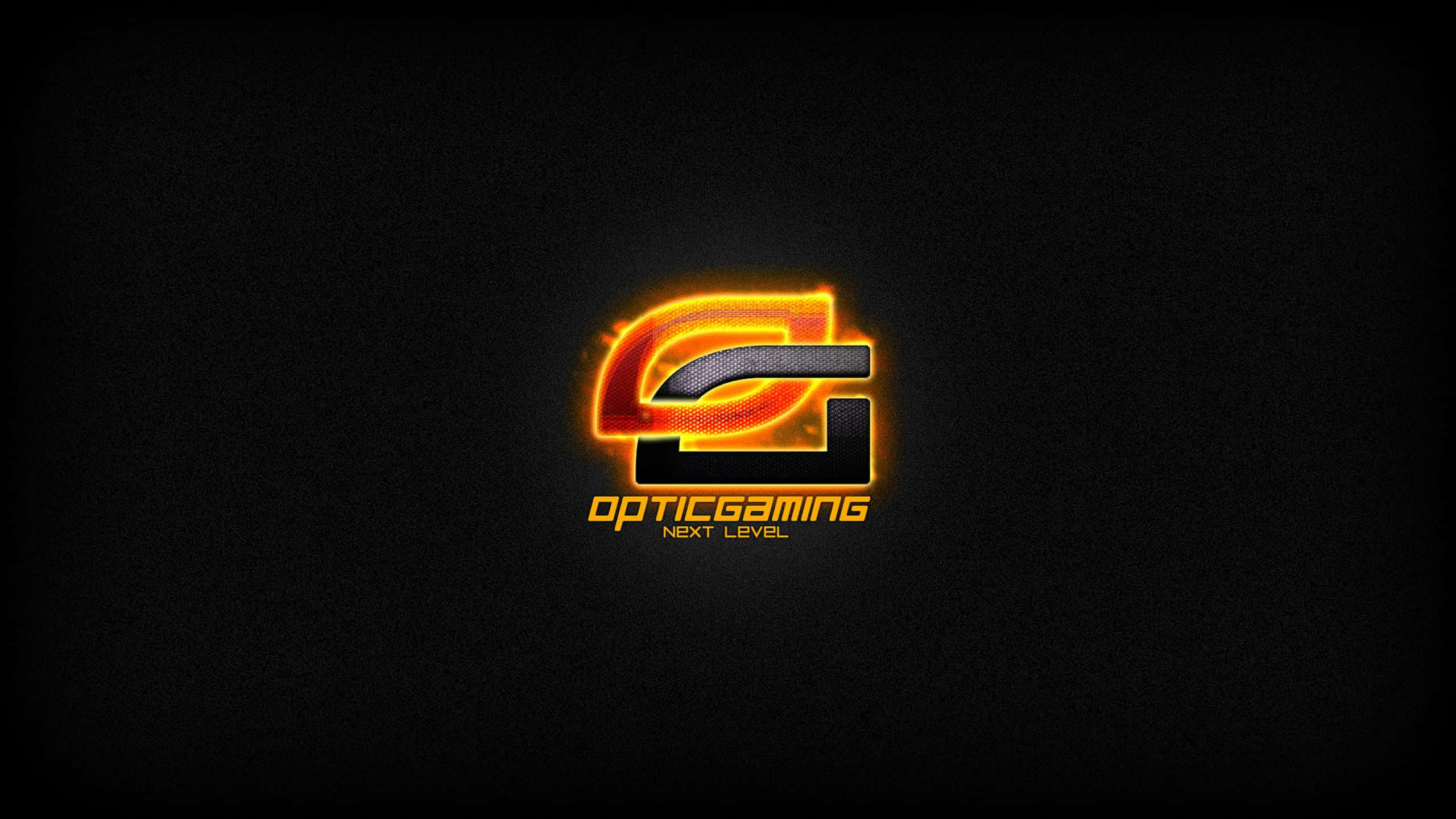 Optic Gaming 桌布 壁紙 — 一個發光的橙色和黑色風格化 G 標誌，帶有 'OPTICGAMING NEXT LEVEL' 文字，居中在深色紋理背景上。