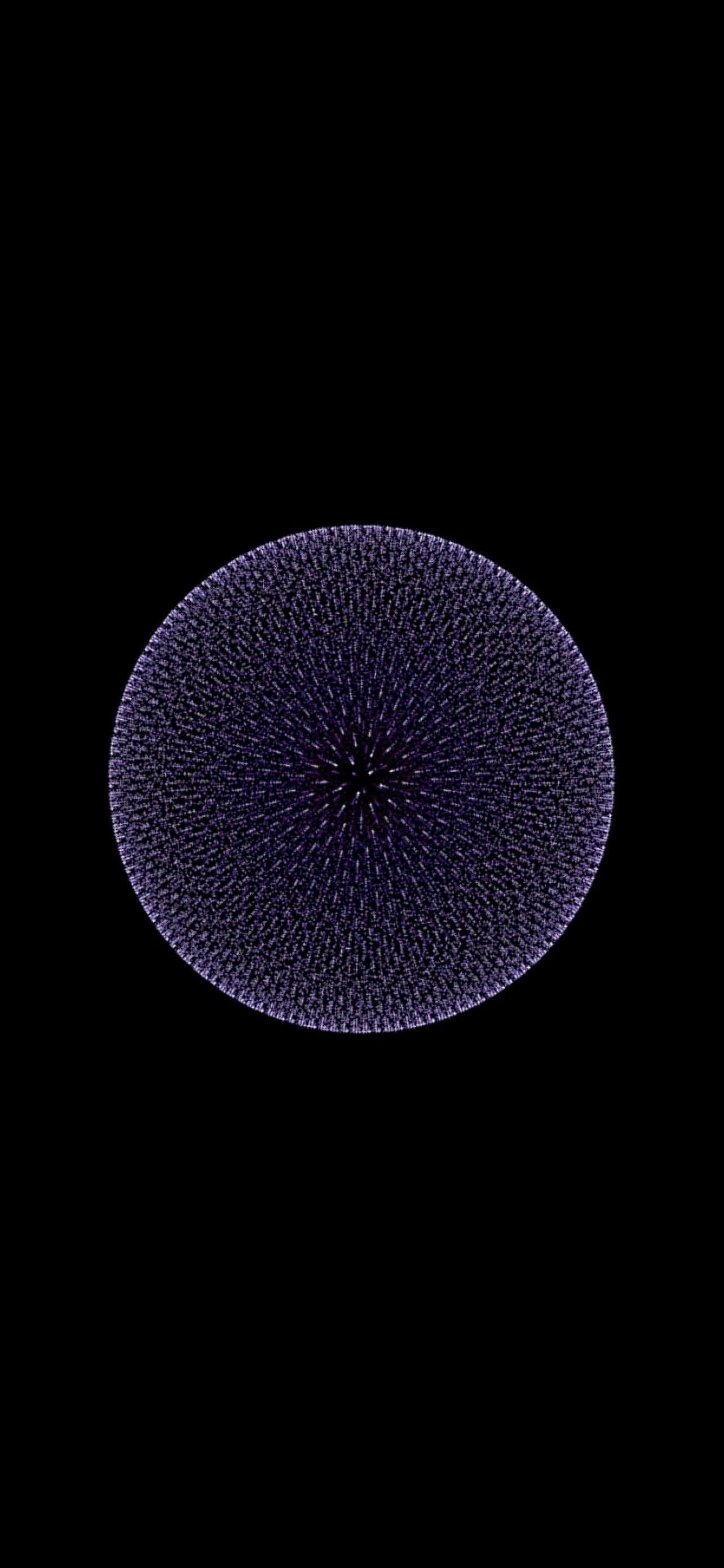 黑色背景上發光的紫色圓形圖案 — iPhone 13 Pro 壁紙