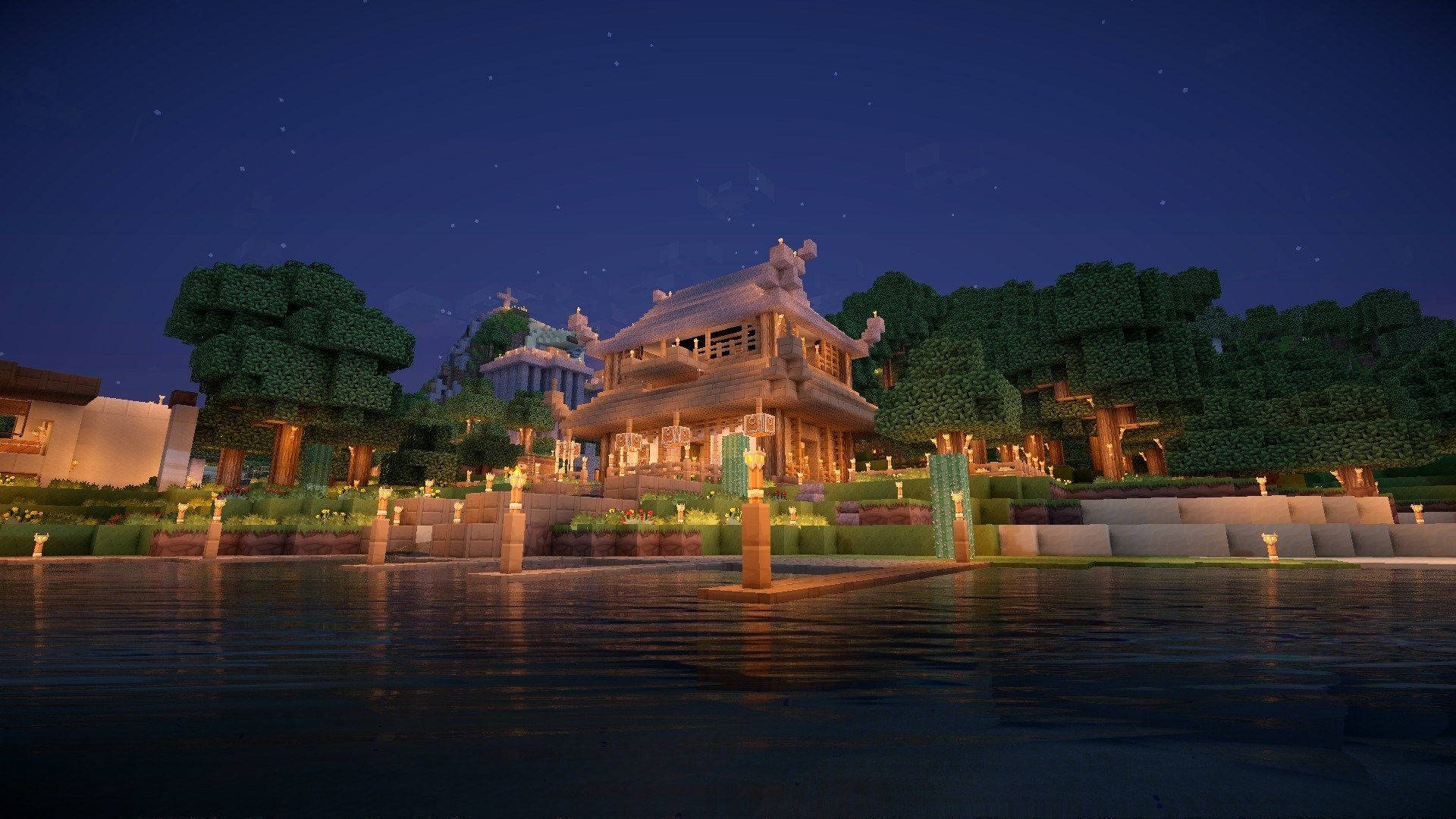 一座發光的寺廟，掛著燈籠，在 Minecraft 中，星空下的水面上倒映著。 — 我的世界 壁紙