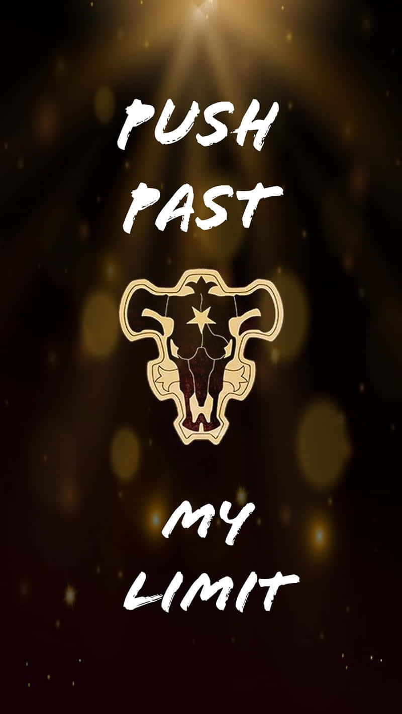  壁紙 — 金色公牛頭骨徽章，帶有星星和粗體白色文字 push past my limit，背景為暗色散景，帶有發光光線。