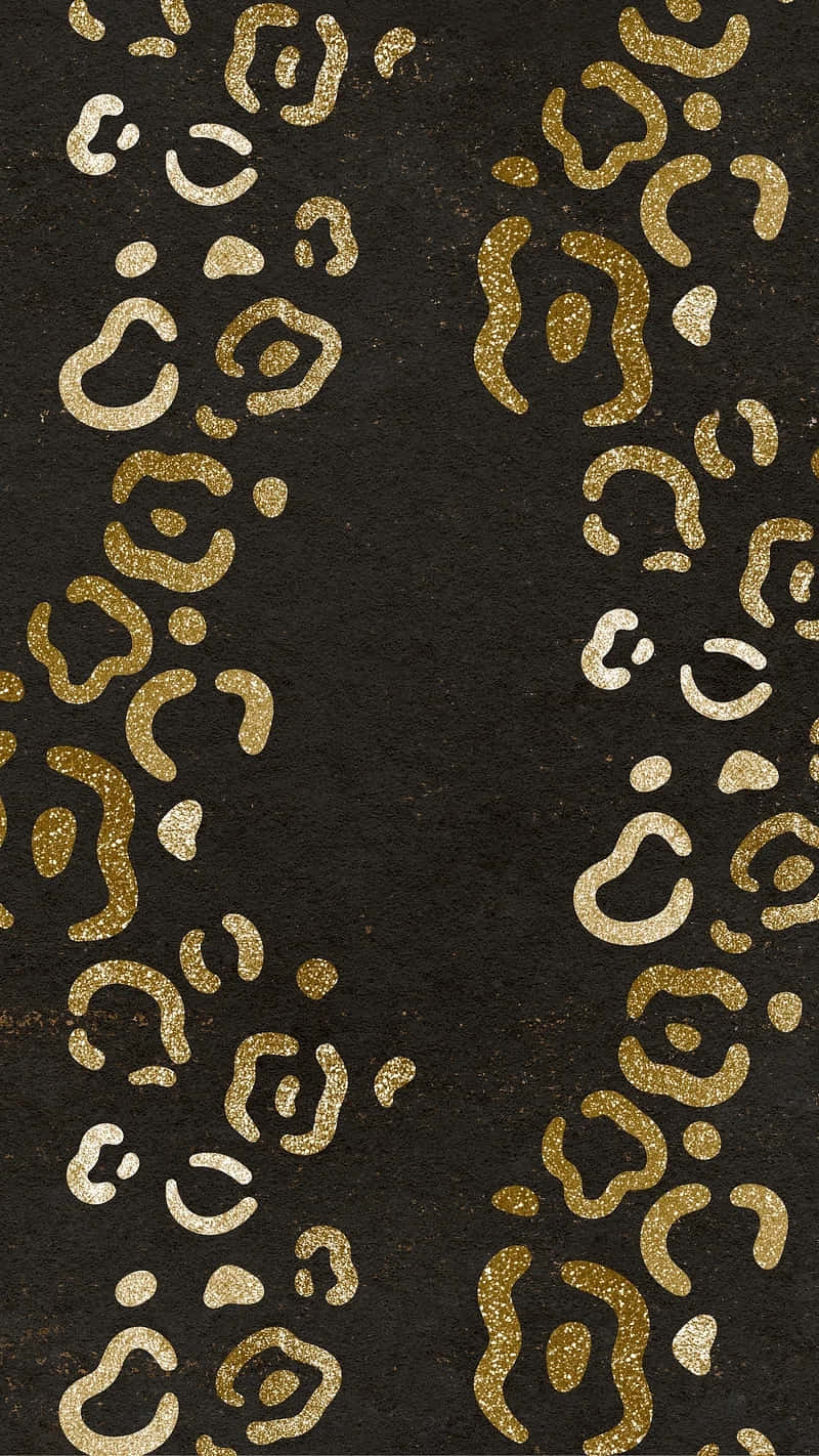 Cheetah Print Aesthetic 桌布 壁紙 — 金色閃粉豹紋斑點在紋理黑色背景上垂直層疊，形成大膽的抽象圖案。