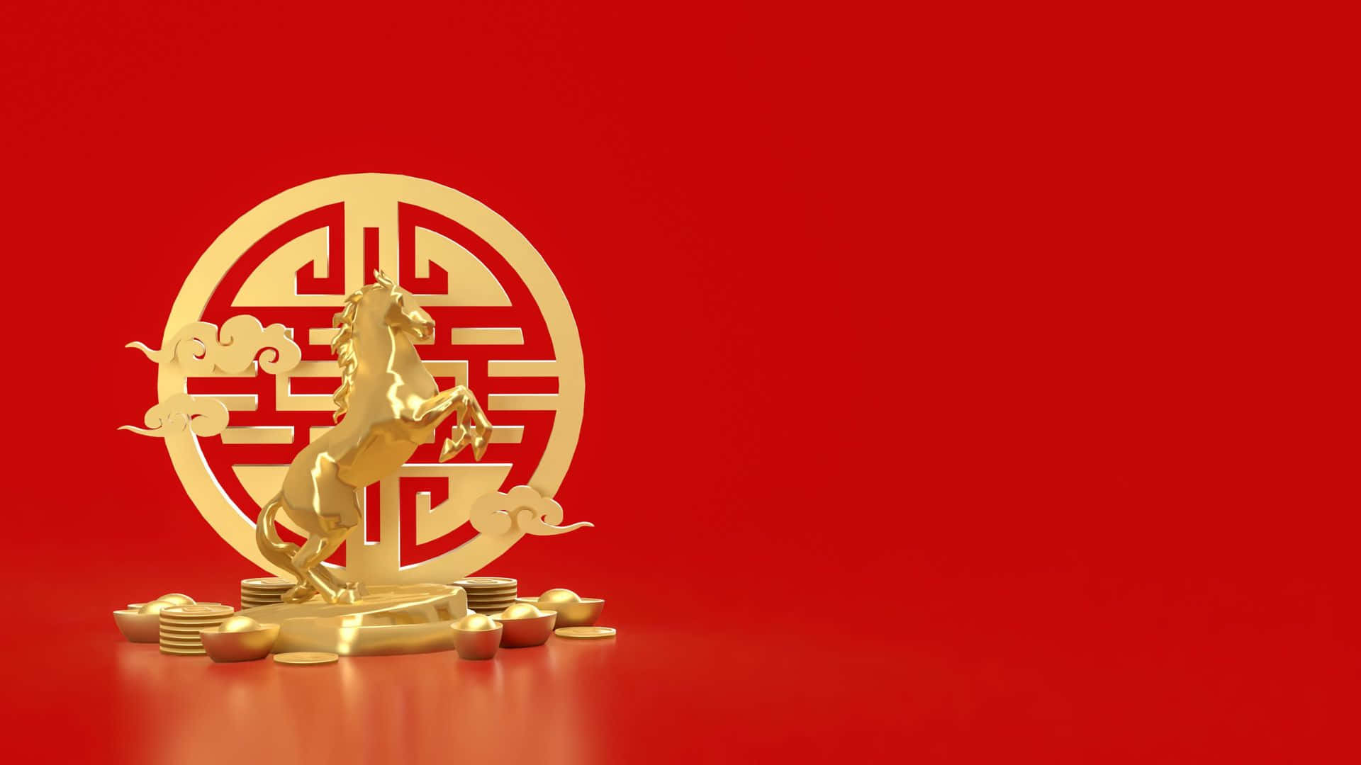  壁紙 — 金色馬雕像在鮮豔的紅色背景前，自豪地矗立在傳統中式圓形圖案前。