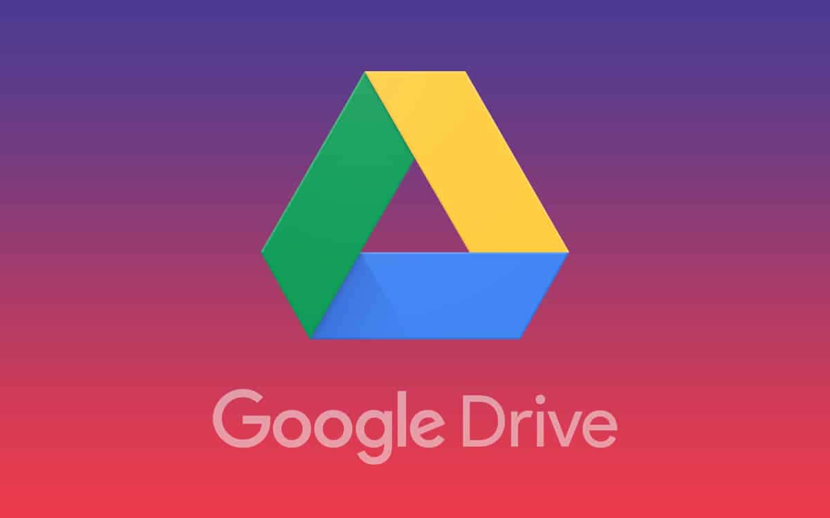 美學 桌布 壁紙 — Google Drive 標誌以 3D 風格居中於紫色到紅色的漸變背景上，下方有白色文字。