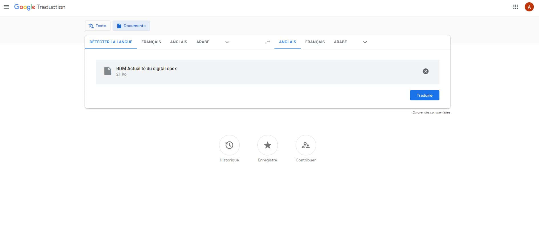 Google 翻譯畫面將法文文件翻譯成英文。 — Google 壁紙
