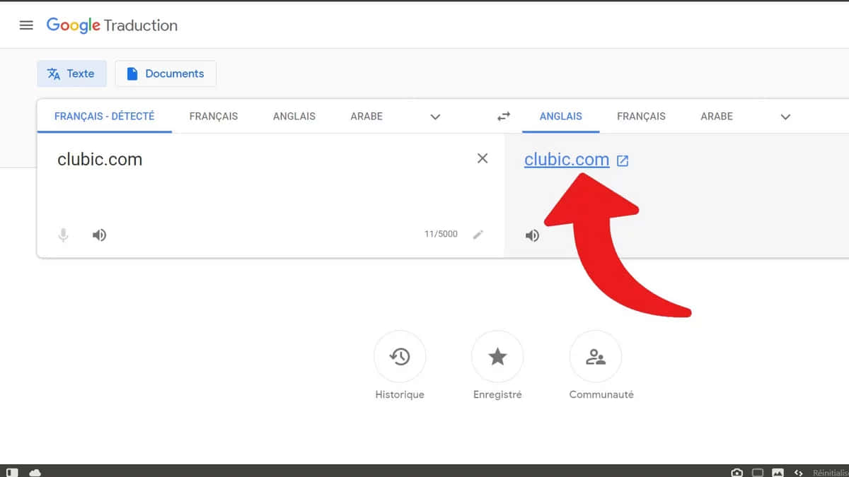 Google 翻譯畫面顯示 clubic.com，紅色箭頭指向英文翻譯。 — Google 壁紙