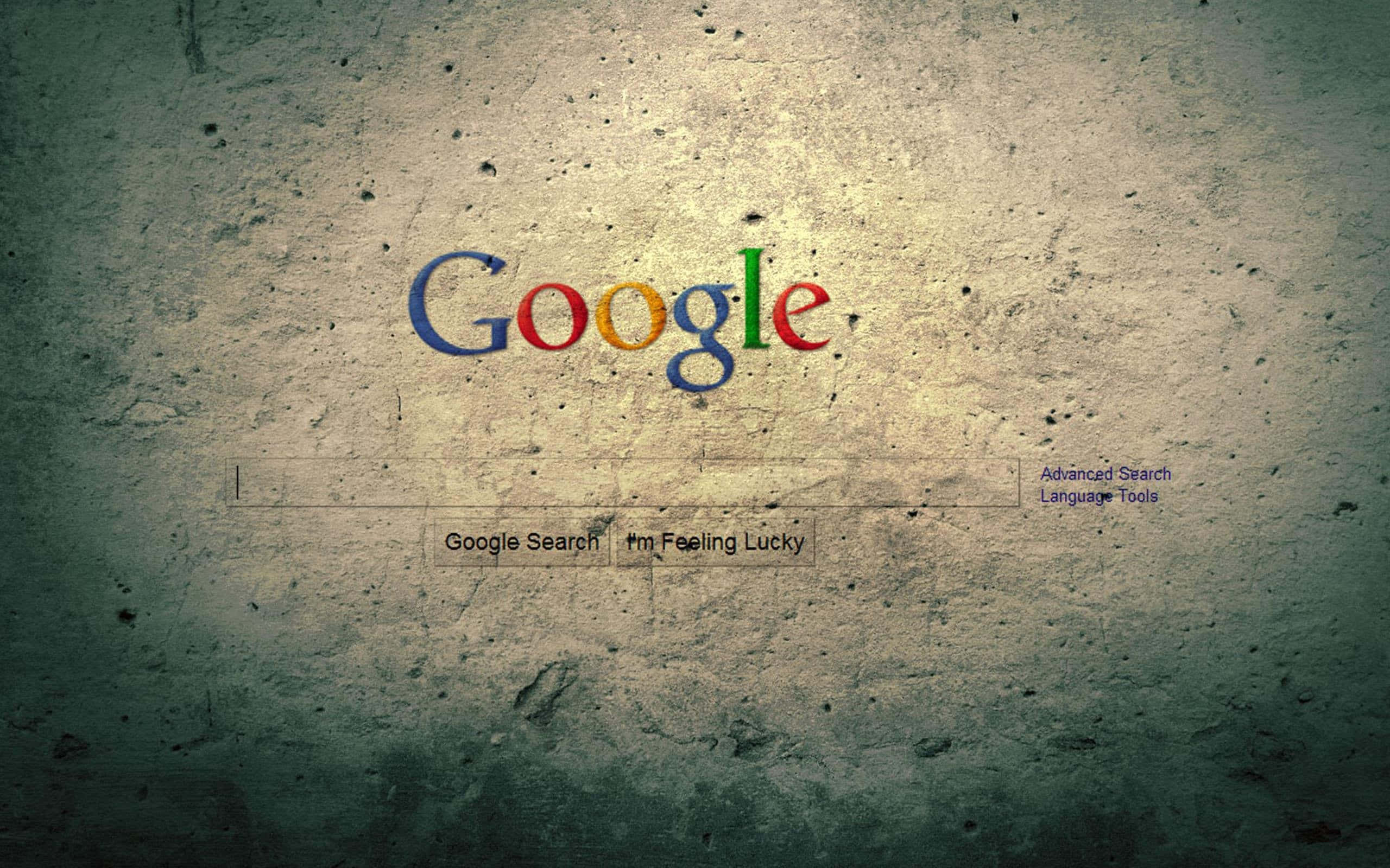 google 桌布 壁紙 — Google 搜尋首頁呈現在風化的混凝土牆上，帶有粗糙紋理和復古燈光。
