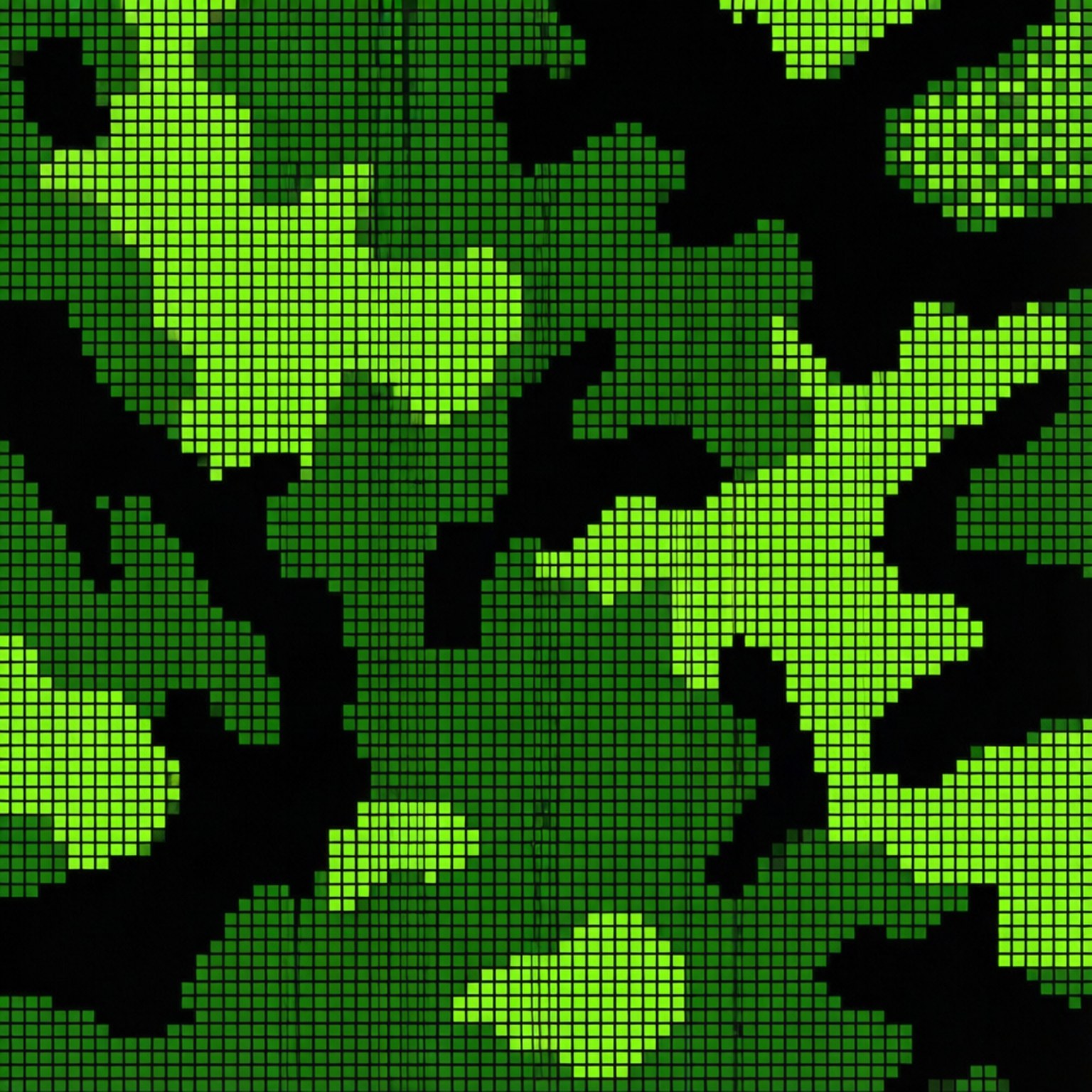 Pixel Camo Retro 壁紙 — 由方形網格塊組成的像素化綠色和黑色迷彩圖案。