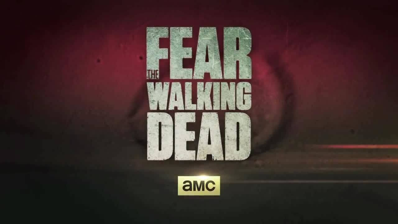 dead 桌布 壁紙 — Grungy 白色文字在深紅色紋理背景上寫著「FEAR THE WALKING DEAD」，並帶有AMC標誌。