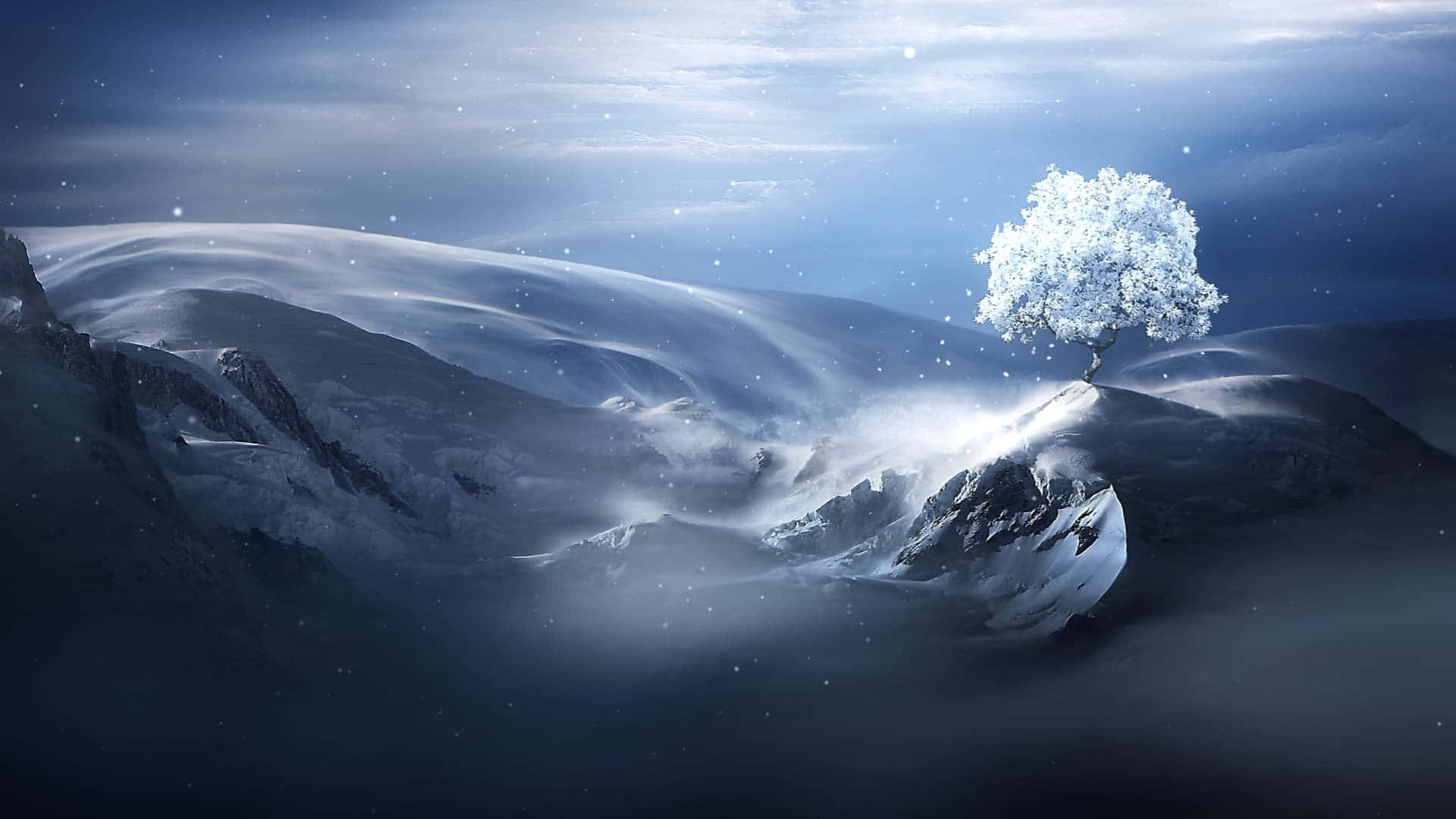  壁紙 — 一棵孤獨的雪覆蓋的樹矗立在崎嶇的山頂上，在星光璀璨的暮色天空下，雪花飄落。