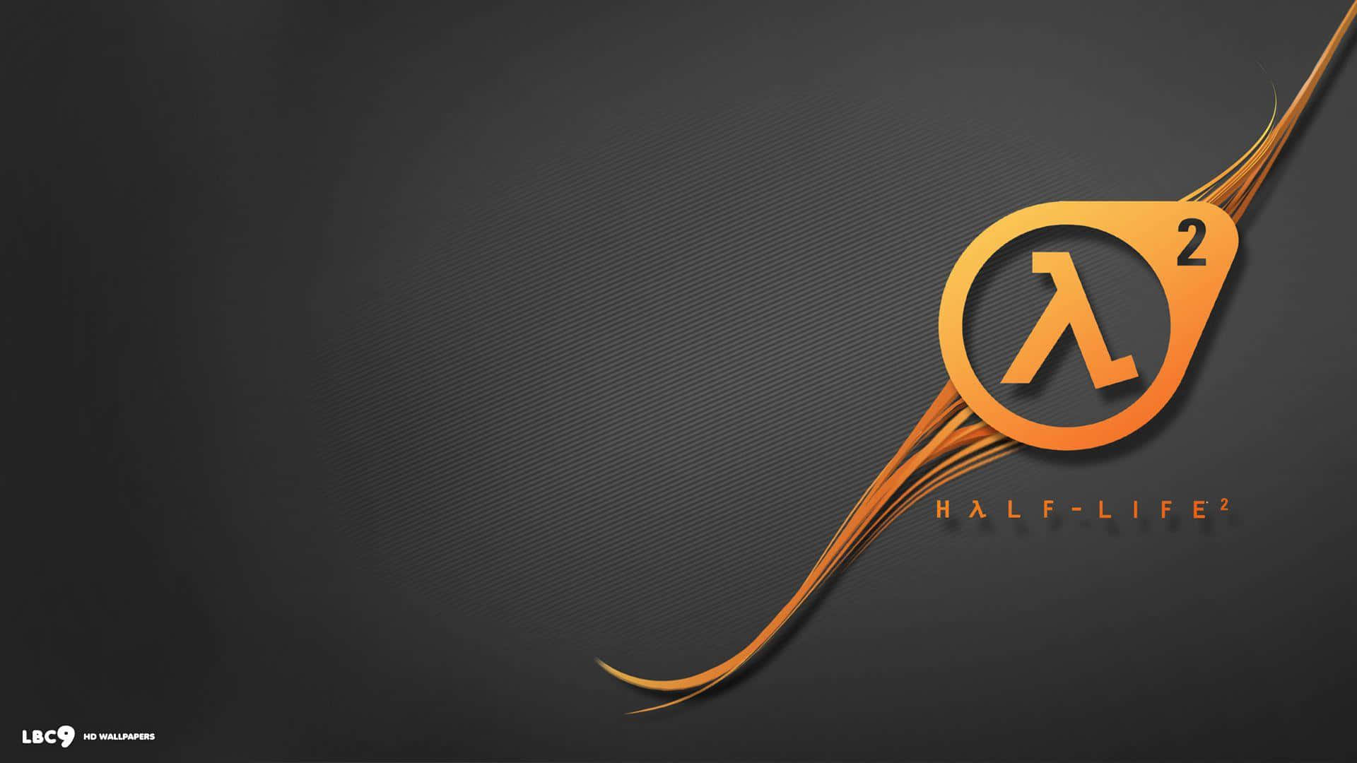 Half Life 2 桌布 壁紙 — Half-Life 2 標誌在帶有動態流線的深色紋理背景上發出鮮豔的橙色光芒。