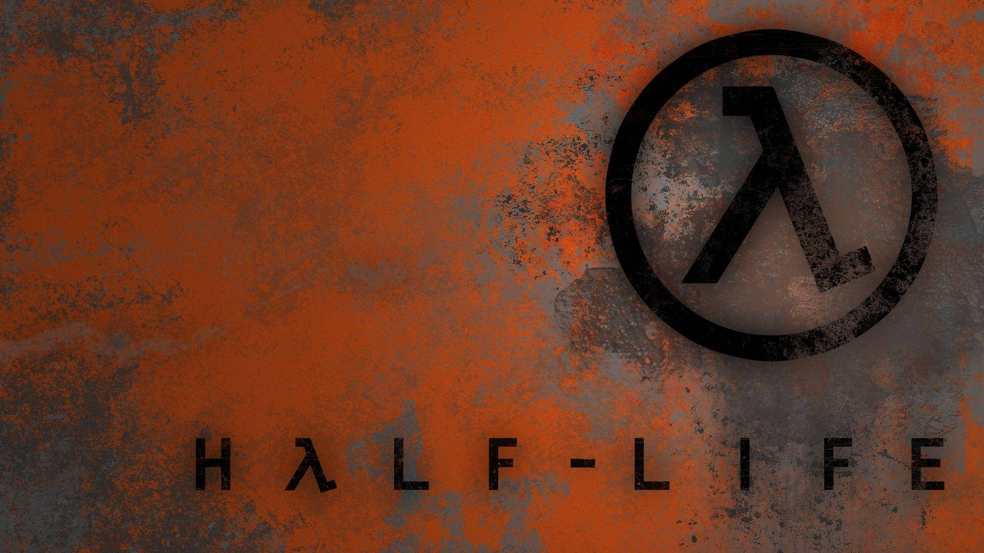 life 桌布 壁紙 — Half-Life 標誌以粗糙黑色呈現，背景為紋理橙色和灰色，帶有破舊字體。