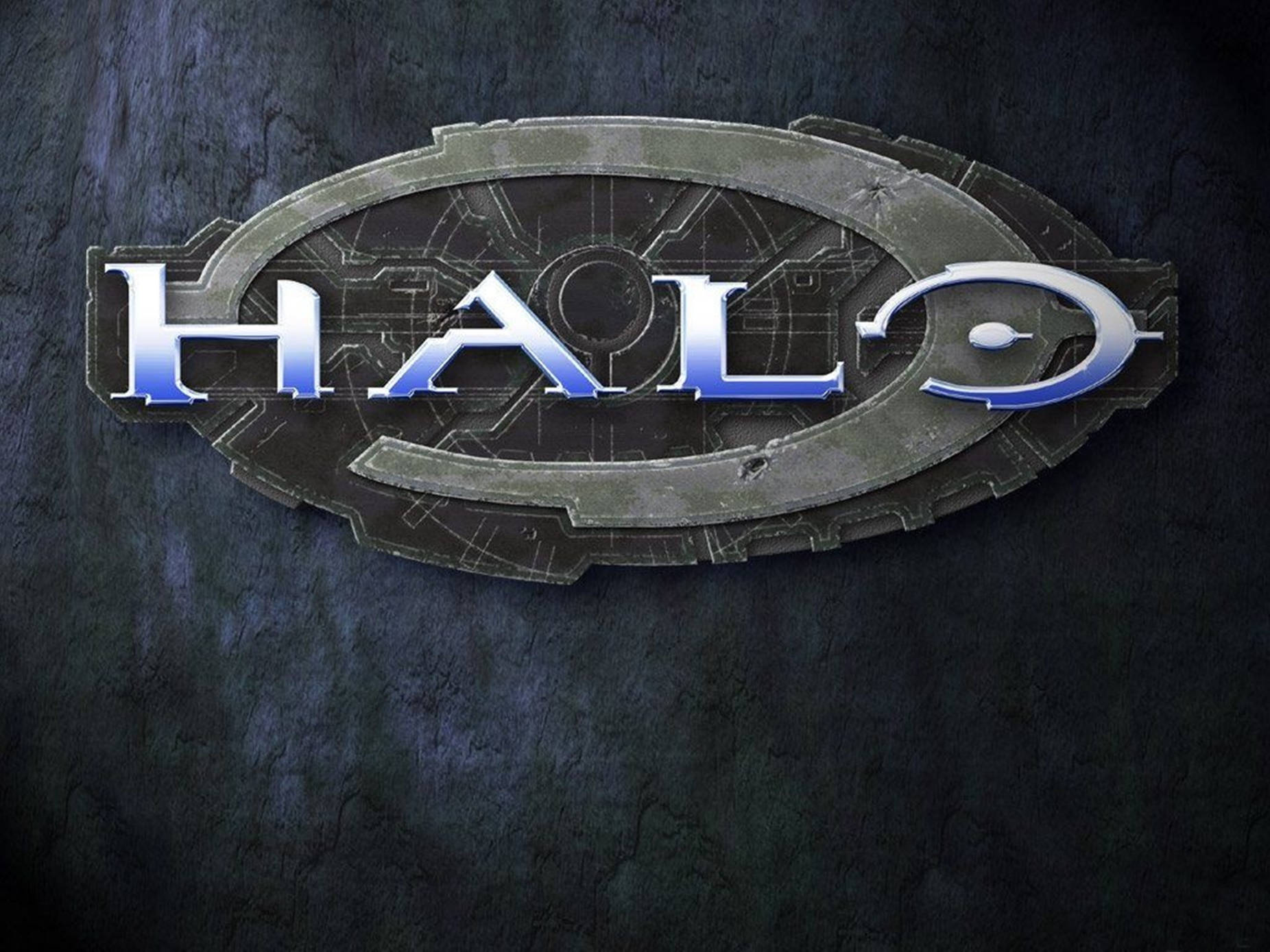 光環 桌布 壁紙 — Halo 標誌在深色紋理石質背景上閃耀著金屬藍和銀色光澤。