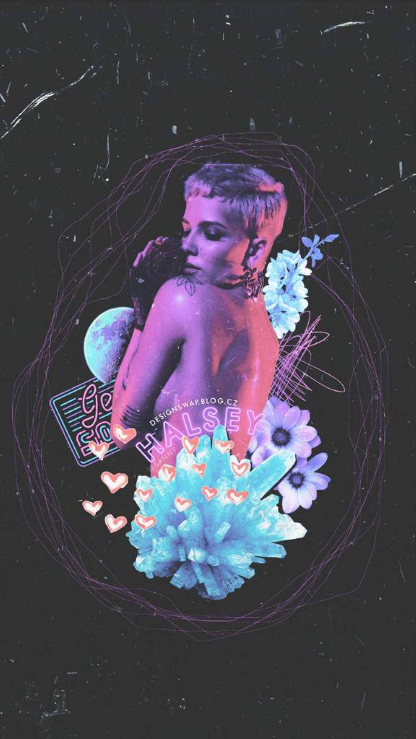Halsey 桌布 壁紙 — Halsey 的風格化肖像，擁有發光的紫色皮膚，被花朵和心形環繞，背景是黑暗的宇宙。