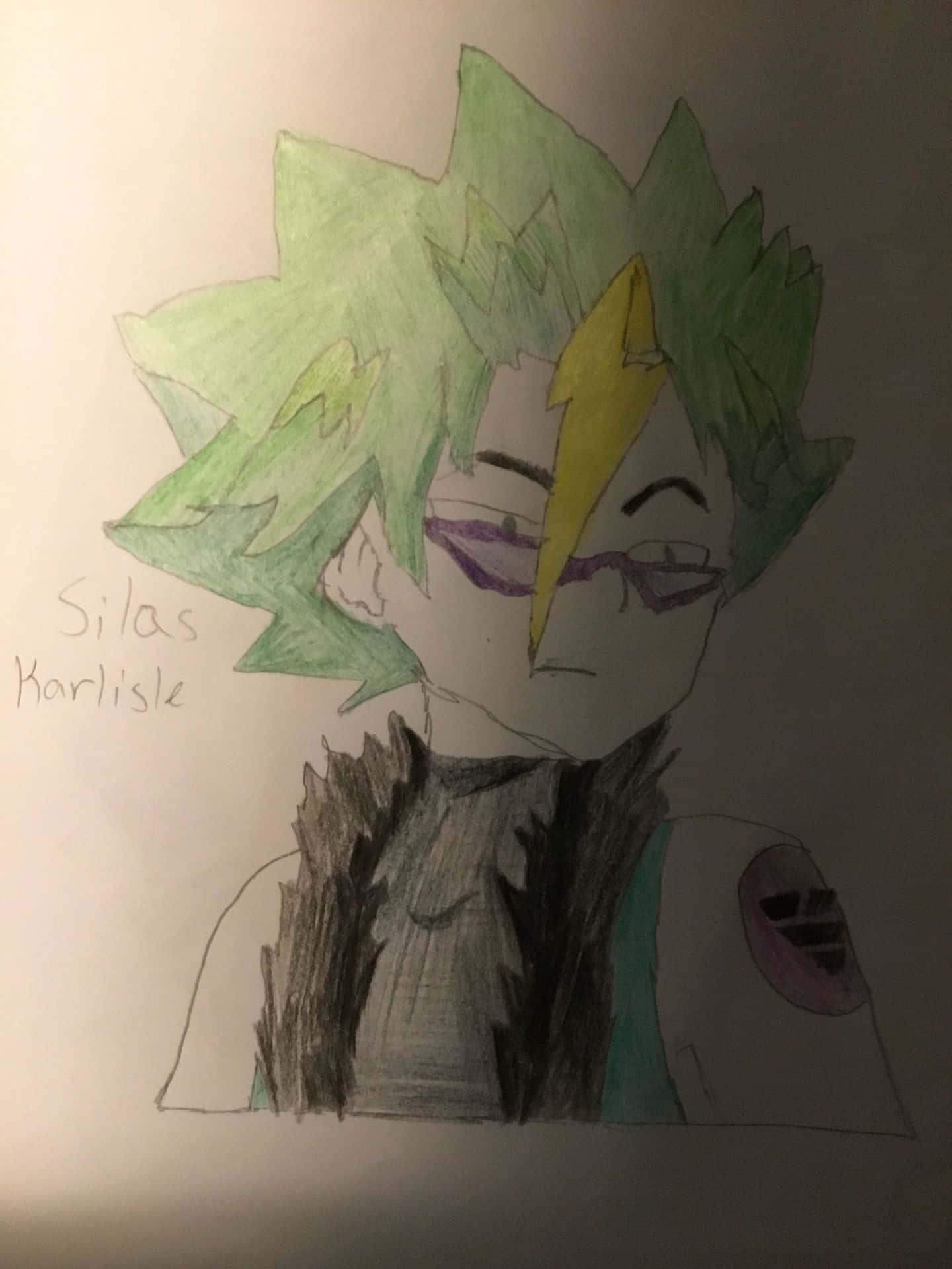 Silas Karlisle 桌布 壁紙 — 手繪動漫角色，擁有尖刺綠色頭髮和黃色閃電，戴著紫色眼鏡和深色背心。