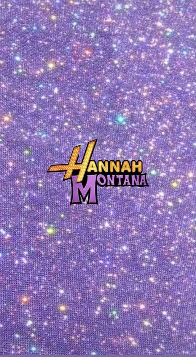 Montana 桌布 壁紙 — Hannah Montana 標誌在閃爍的紫色亮粉背景上發光，並點綴著彩色星星。